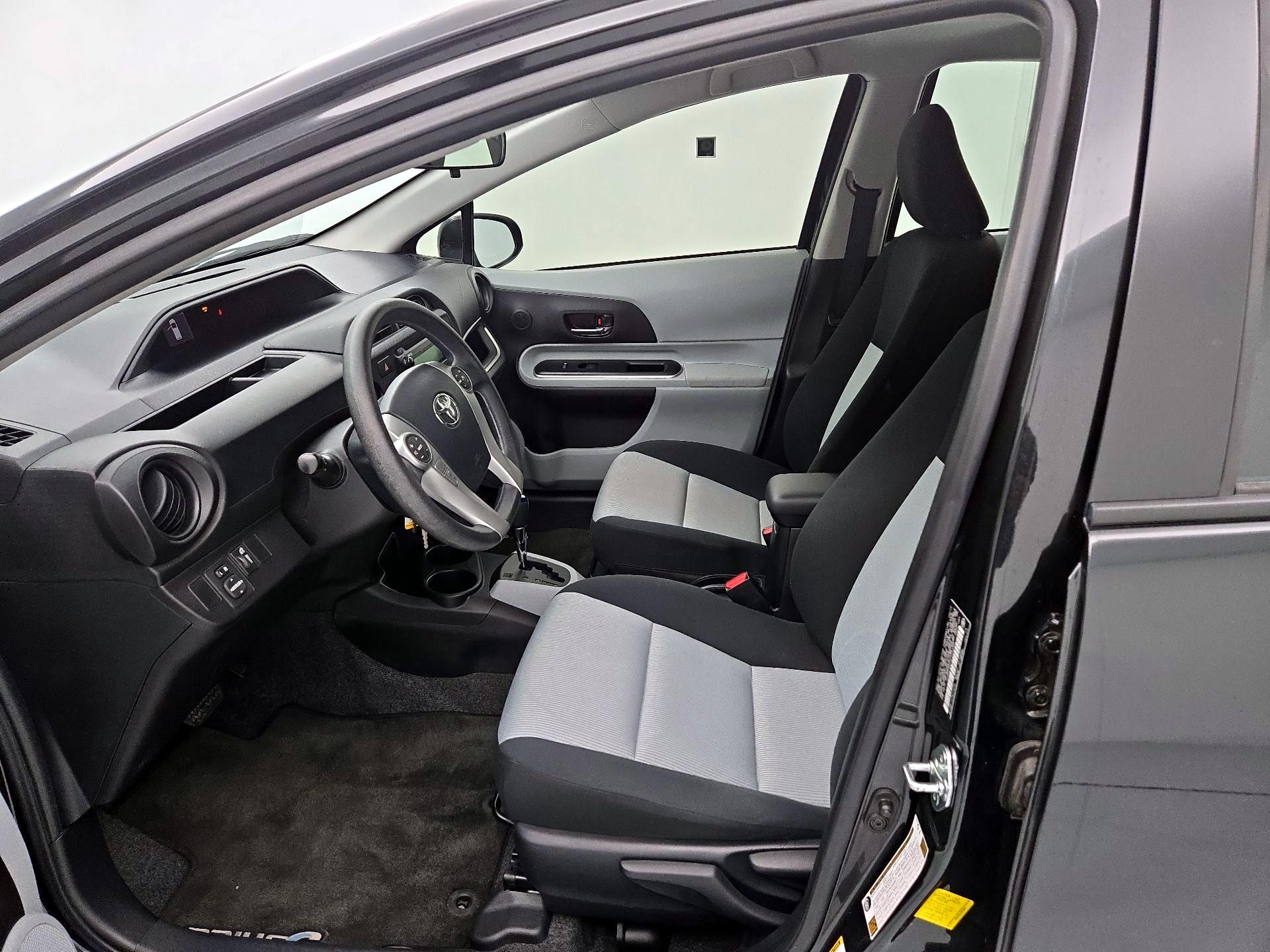 Thumbnail: 2014 Toyota Prius c - 11