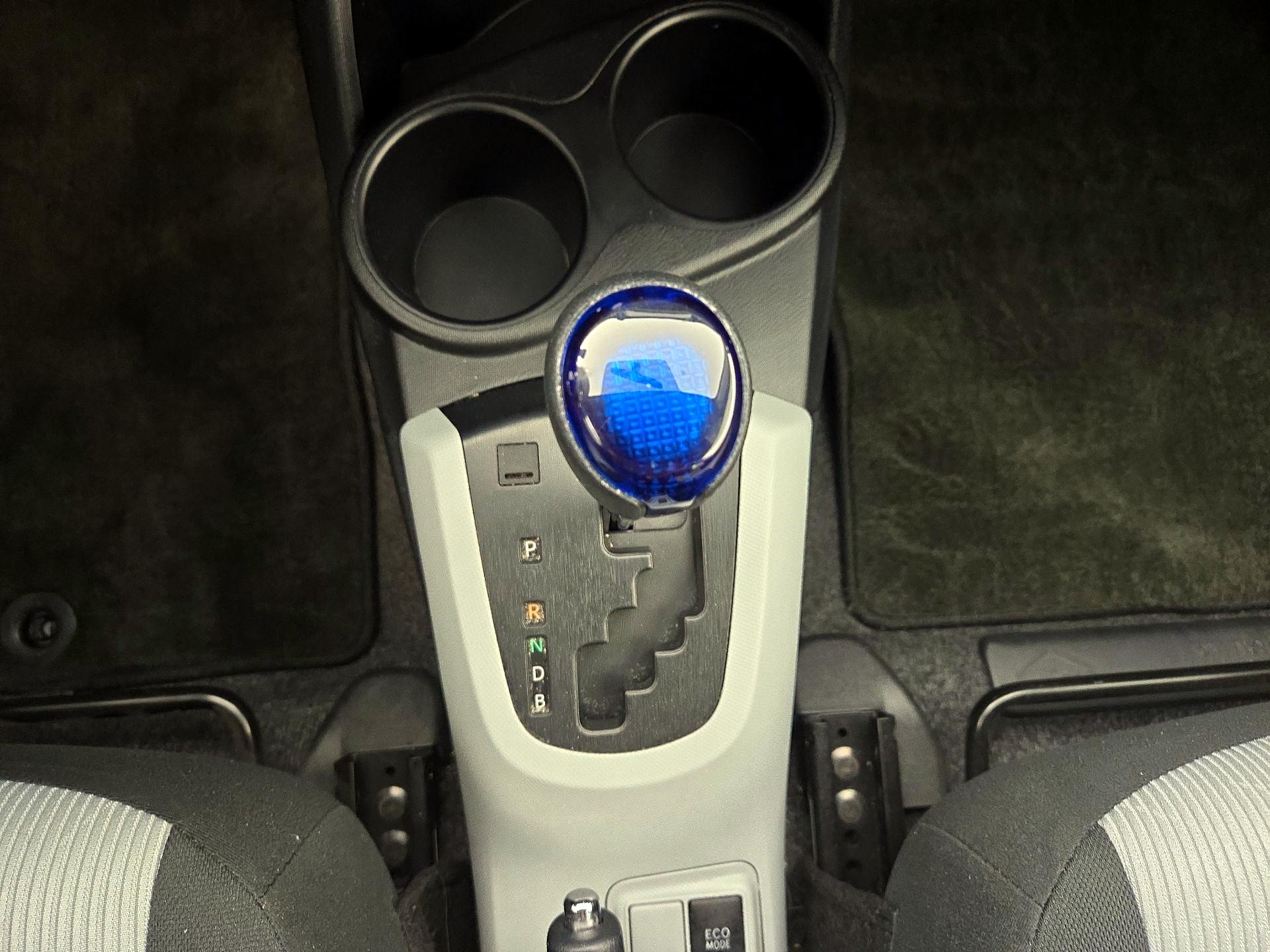 Thumbnail: 2014 Toyota Prius c - 16