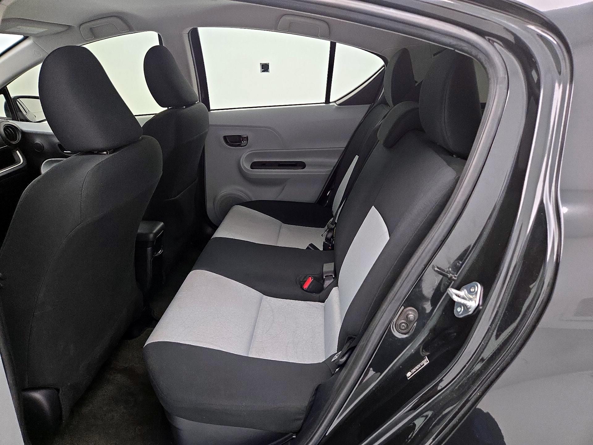 Thumbnail: 2014 Toyota Prius c - 18