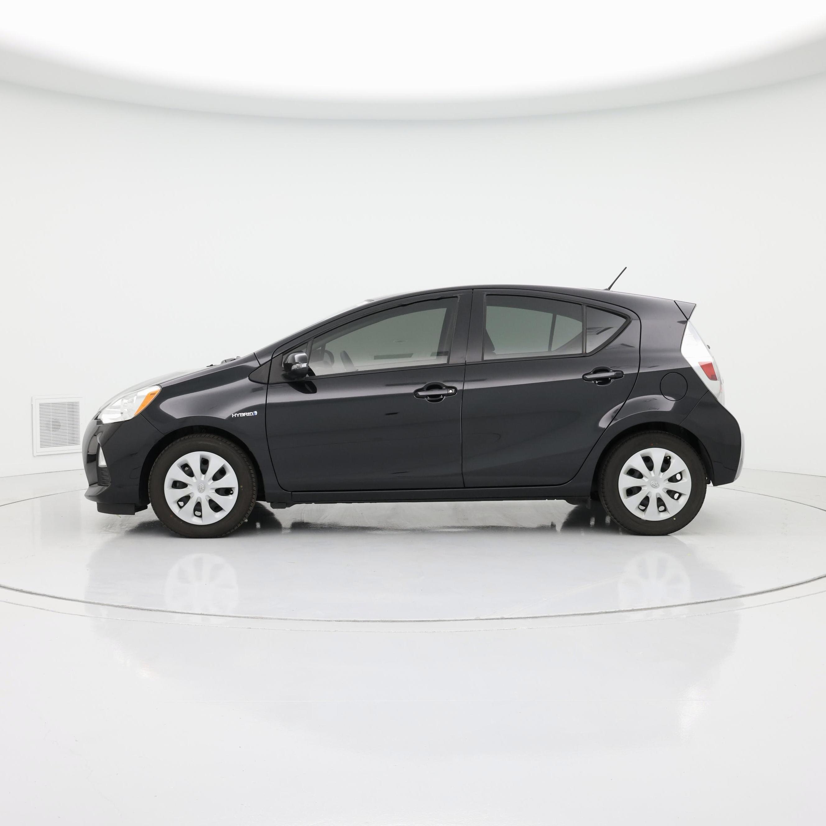 Thumbnail: 2014 Toyota Prius c - 3
