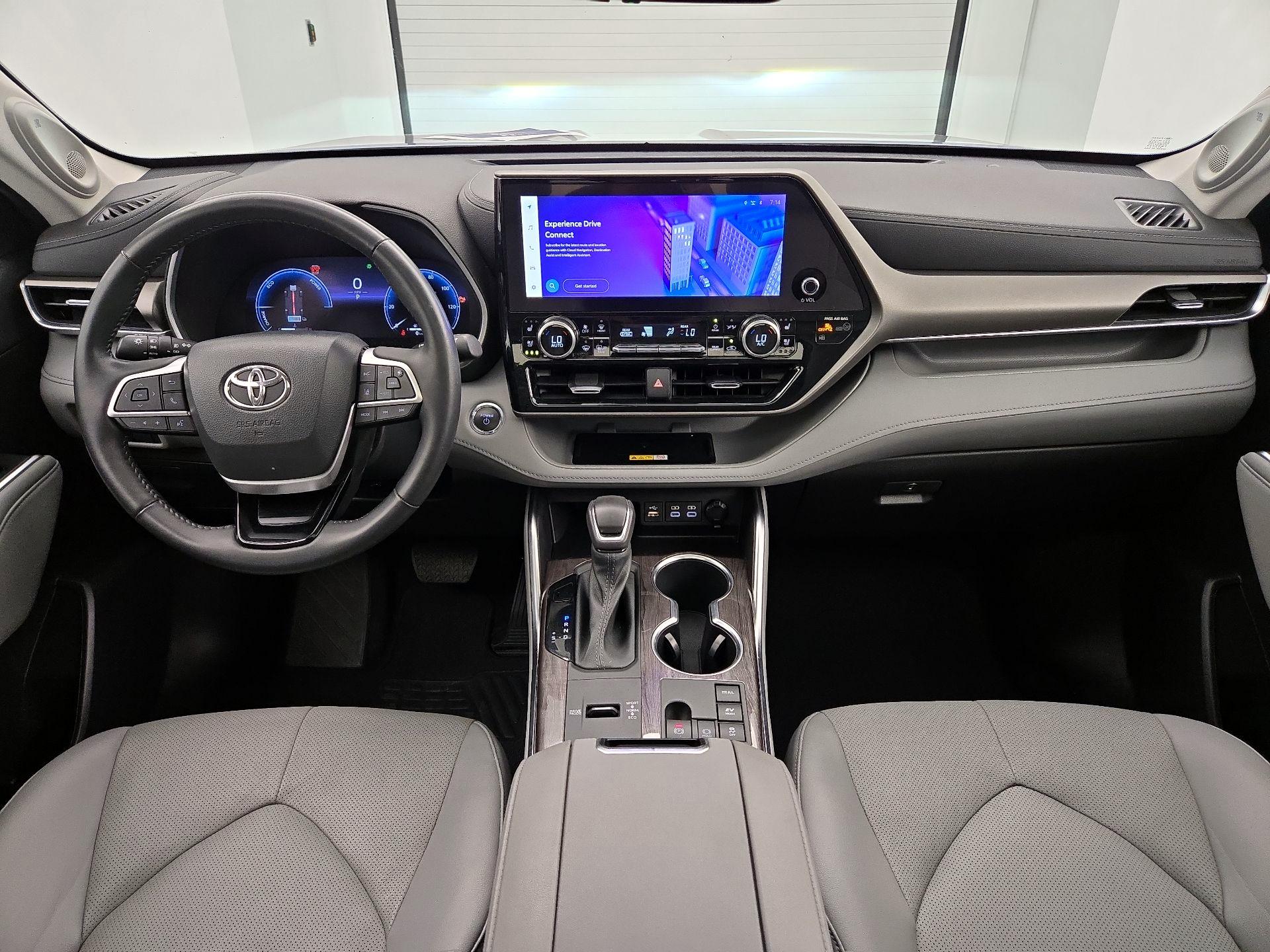 Thumbnail: 2023 Toyota Highlander - 9