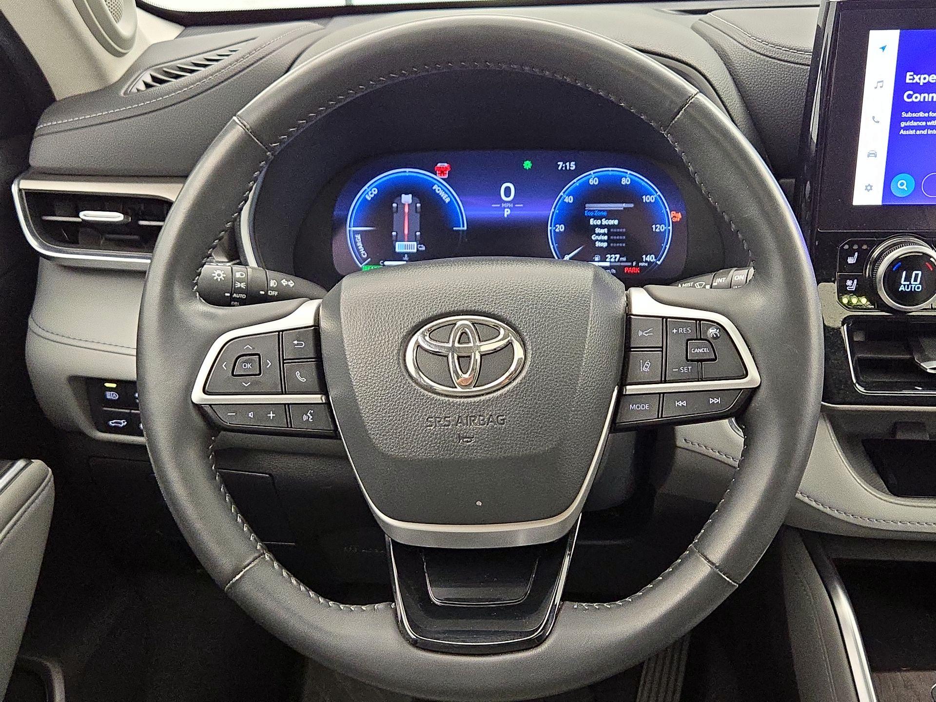 Thumbnail: 2023 Toyota Highlander - 10