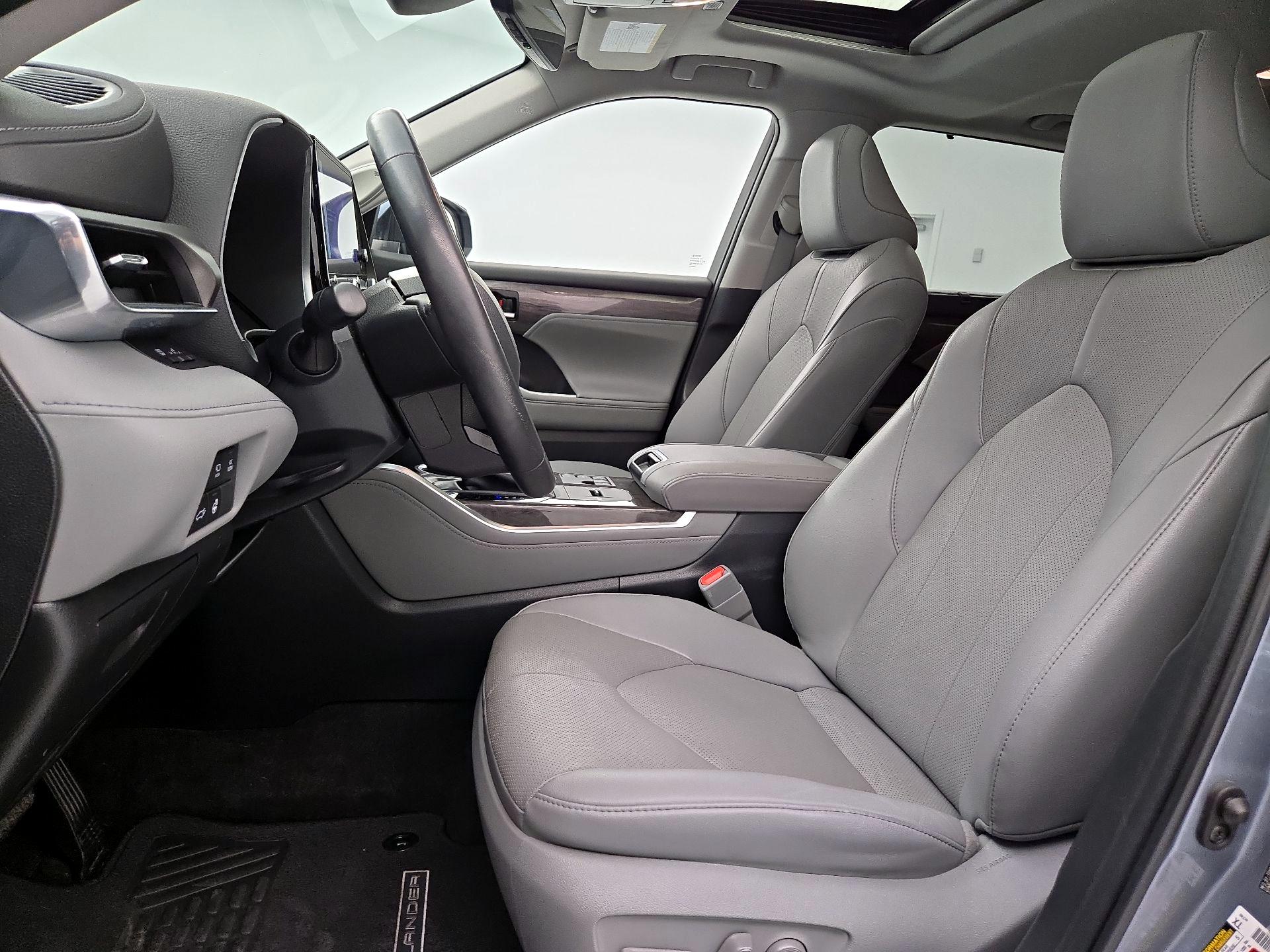 Thumbnail: 2023 Toyota Highlander - 11