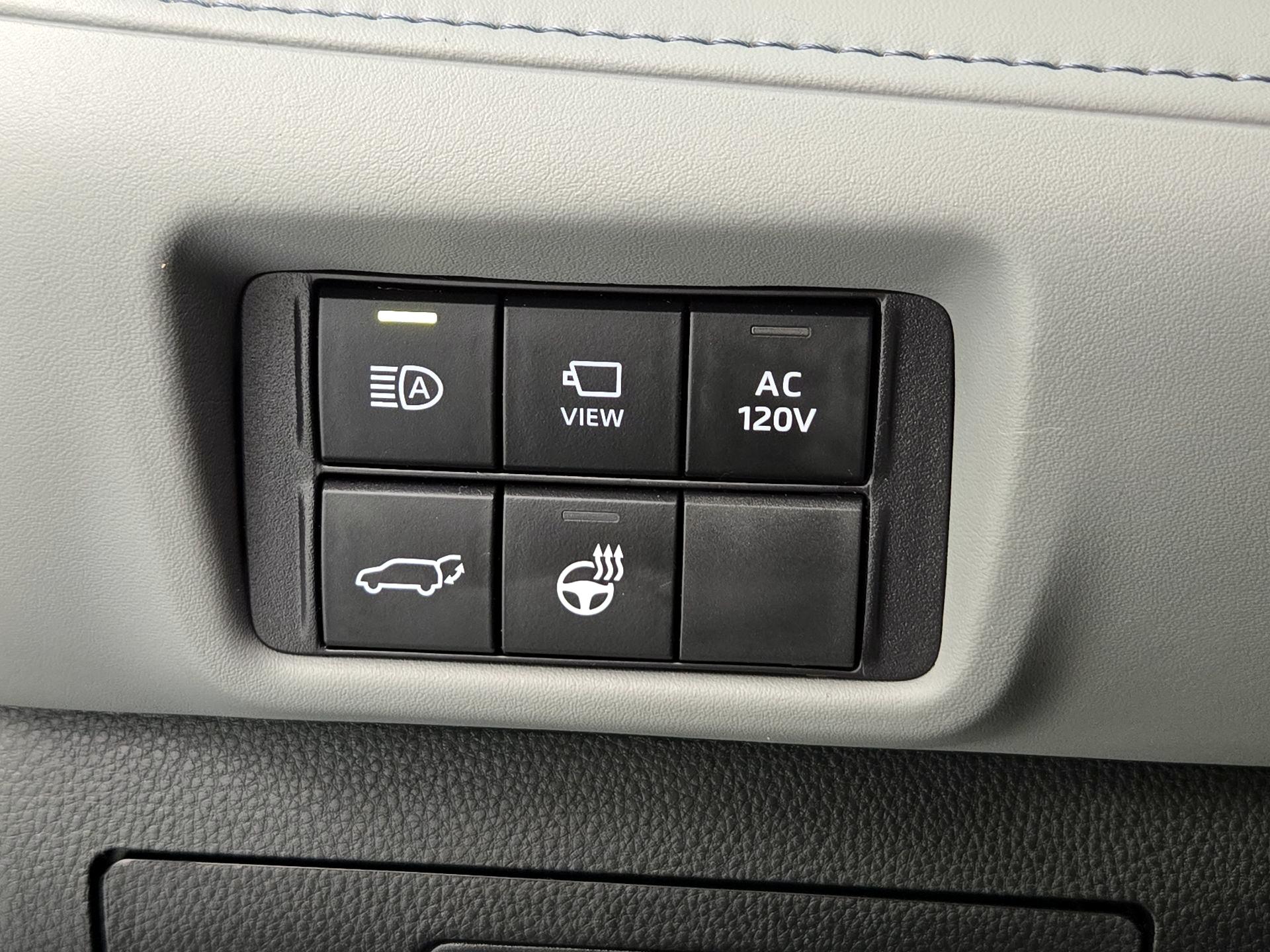Thumbnail: 2023 Toyota Highlander - 13