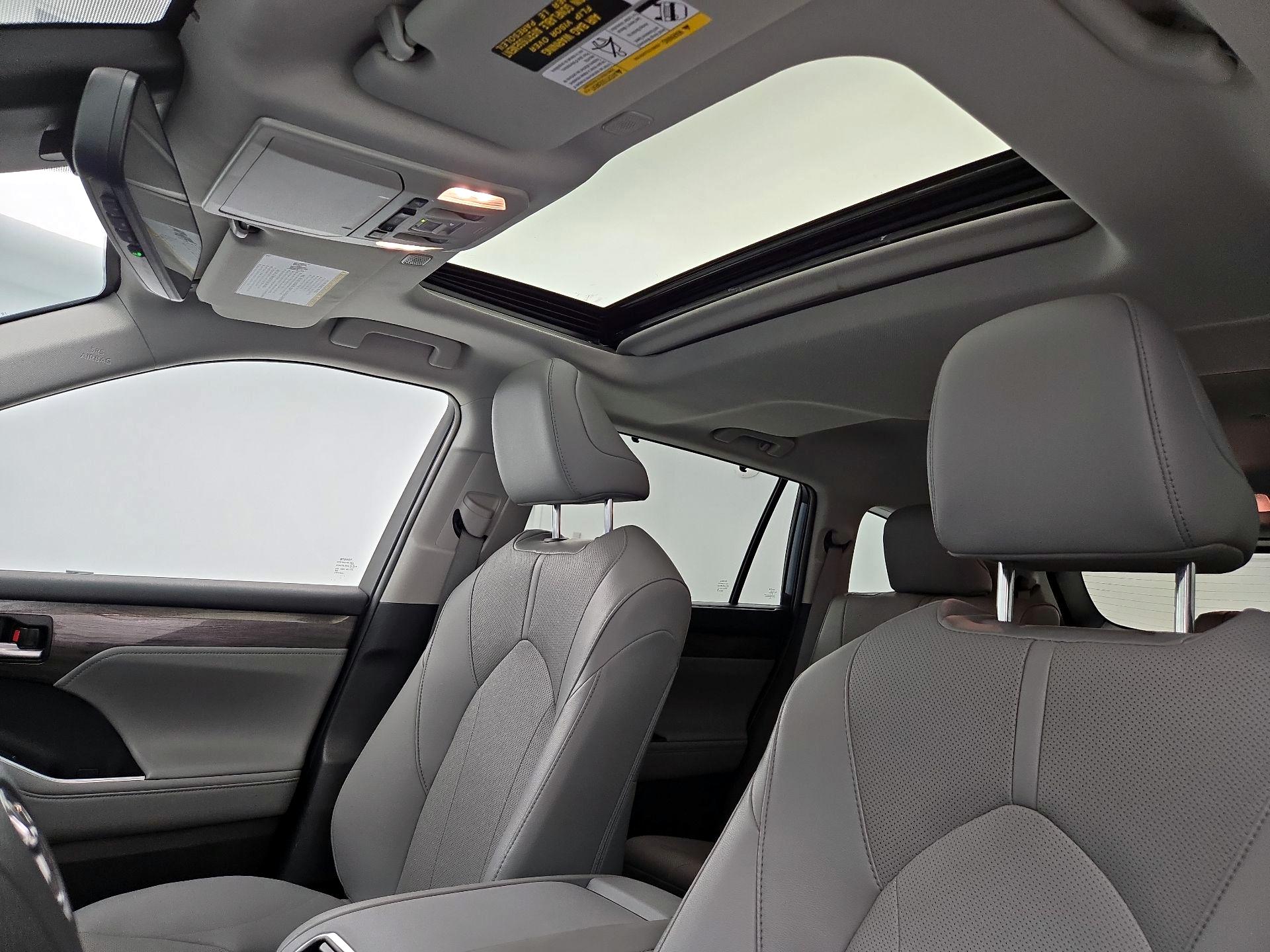 Thumbnail: 2023 Toyota Highlander - 19