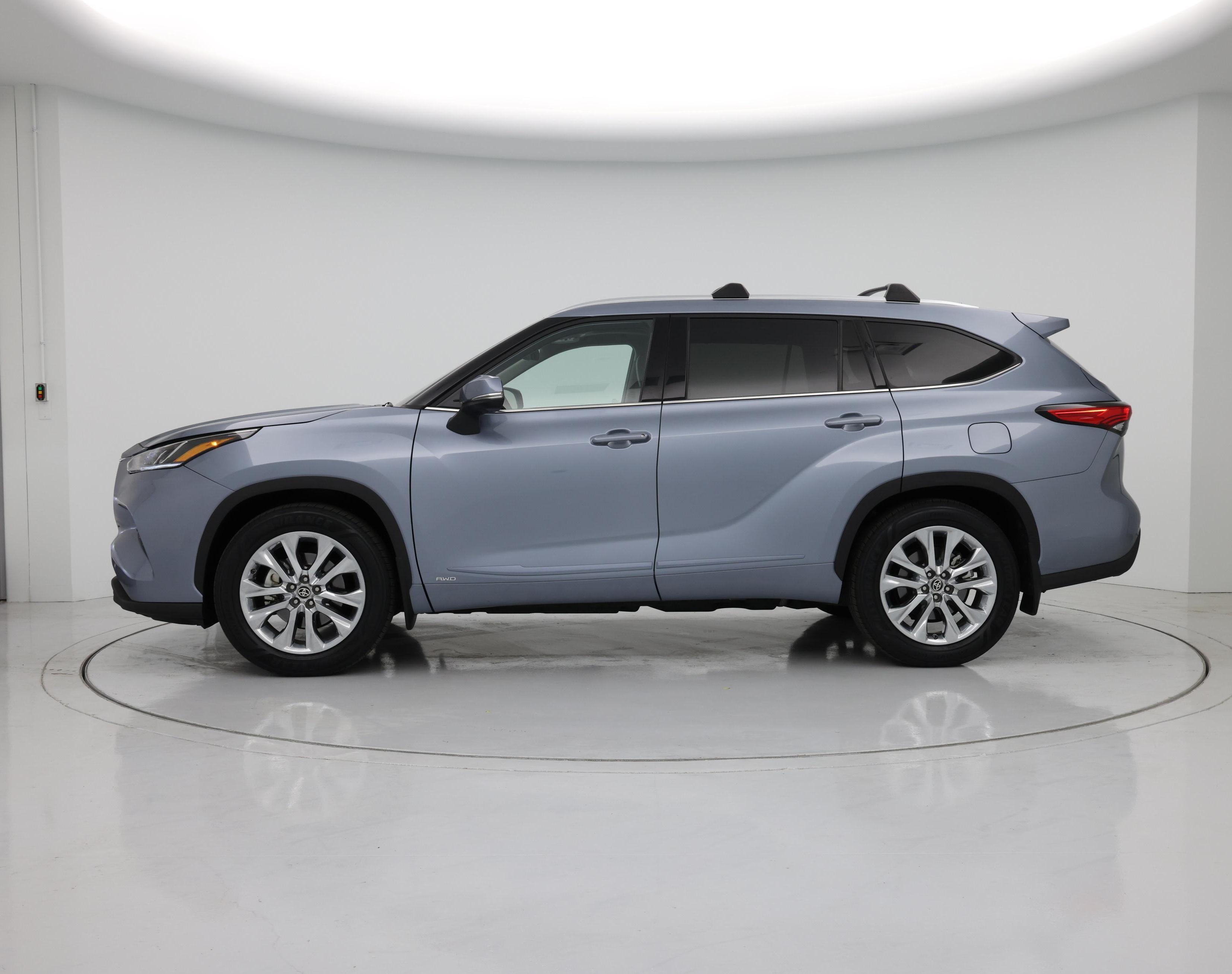 Thumbnail: 2023 Toyota Highlander - 3