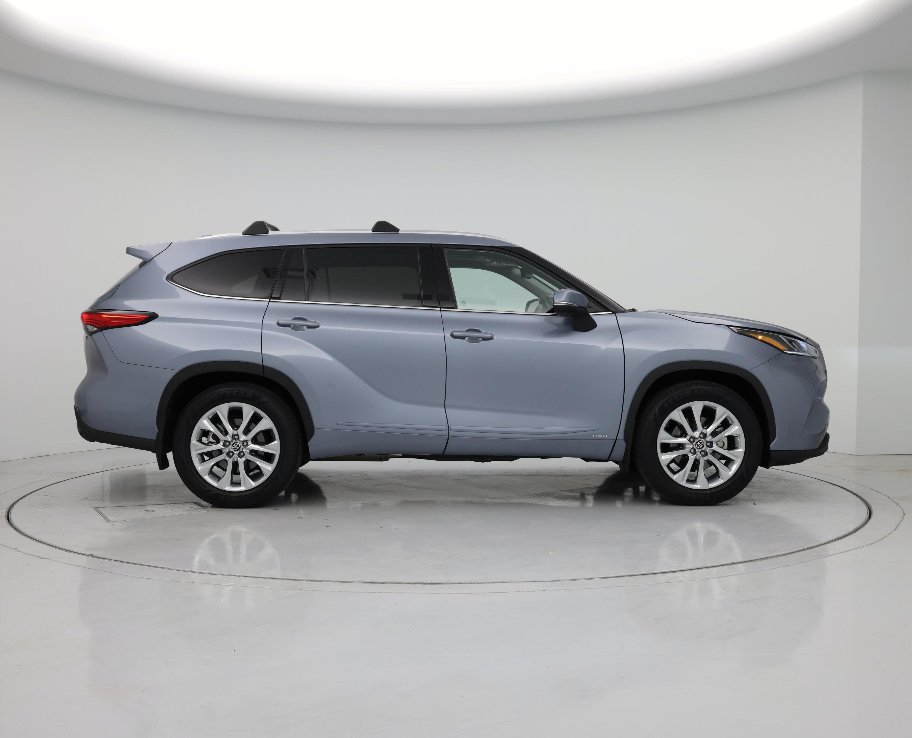 Thumbnail: 2023 Toyota Highlander - 7