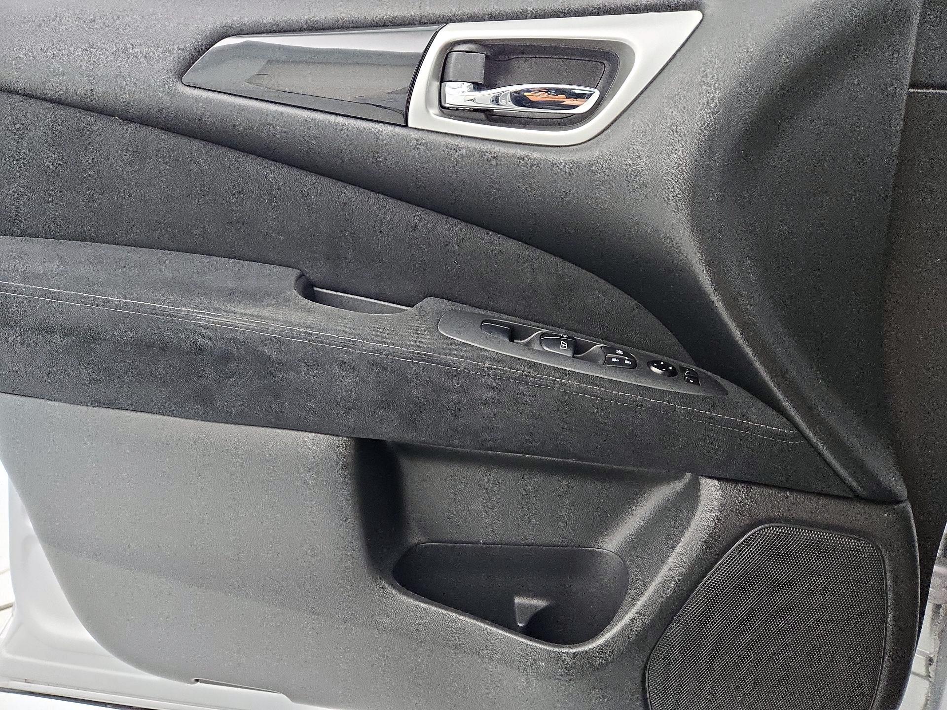 Thumbnail: 2013 Nissan Pathfinder - 12