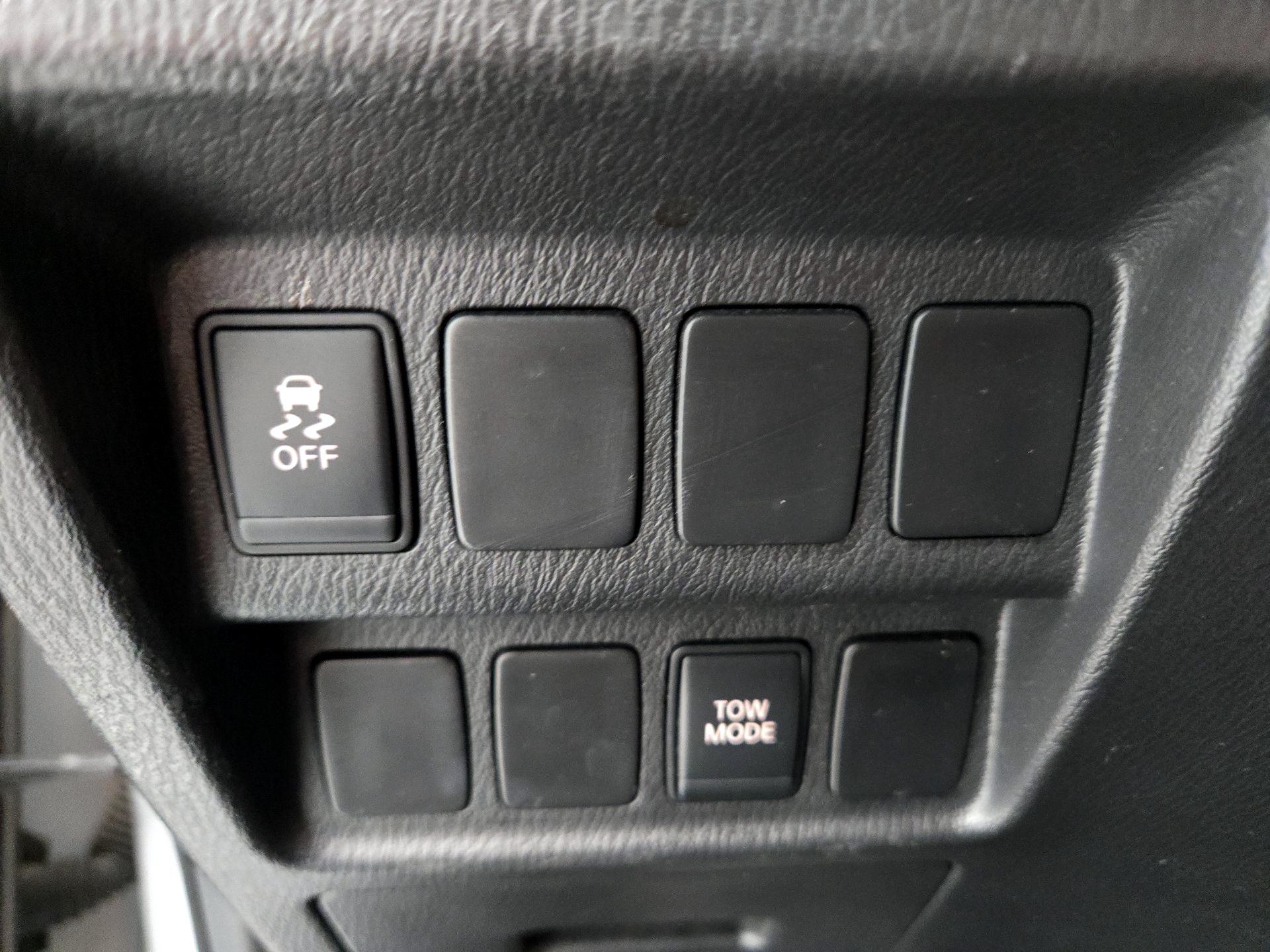 Thumbnail: 2013 Nissan Pathfinder - 13