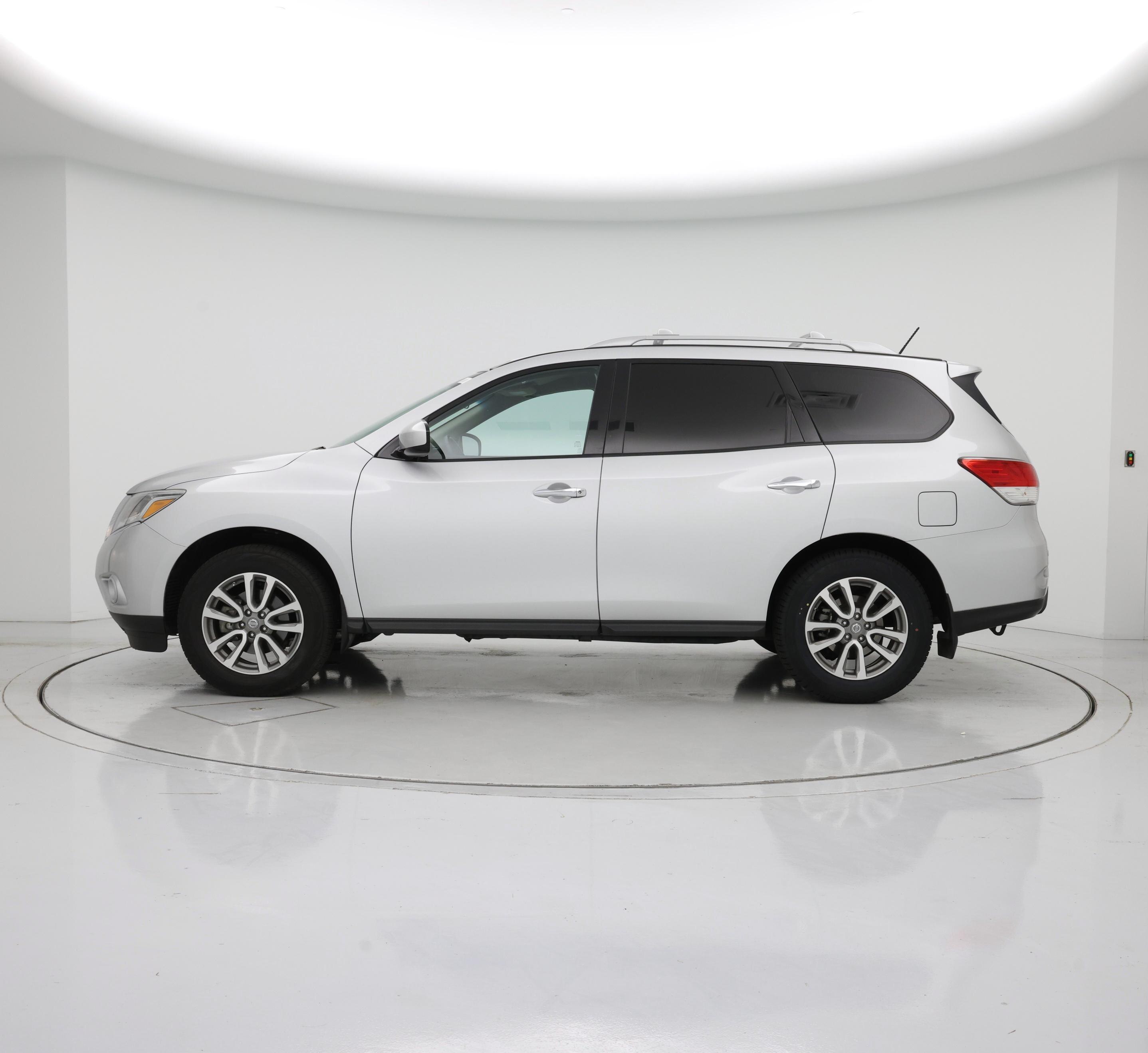 Thumbnail: 2013 Nissan Pathfinder - 3