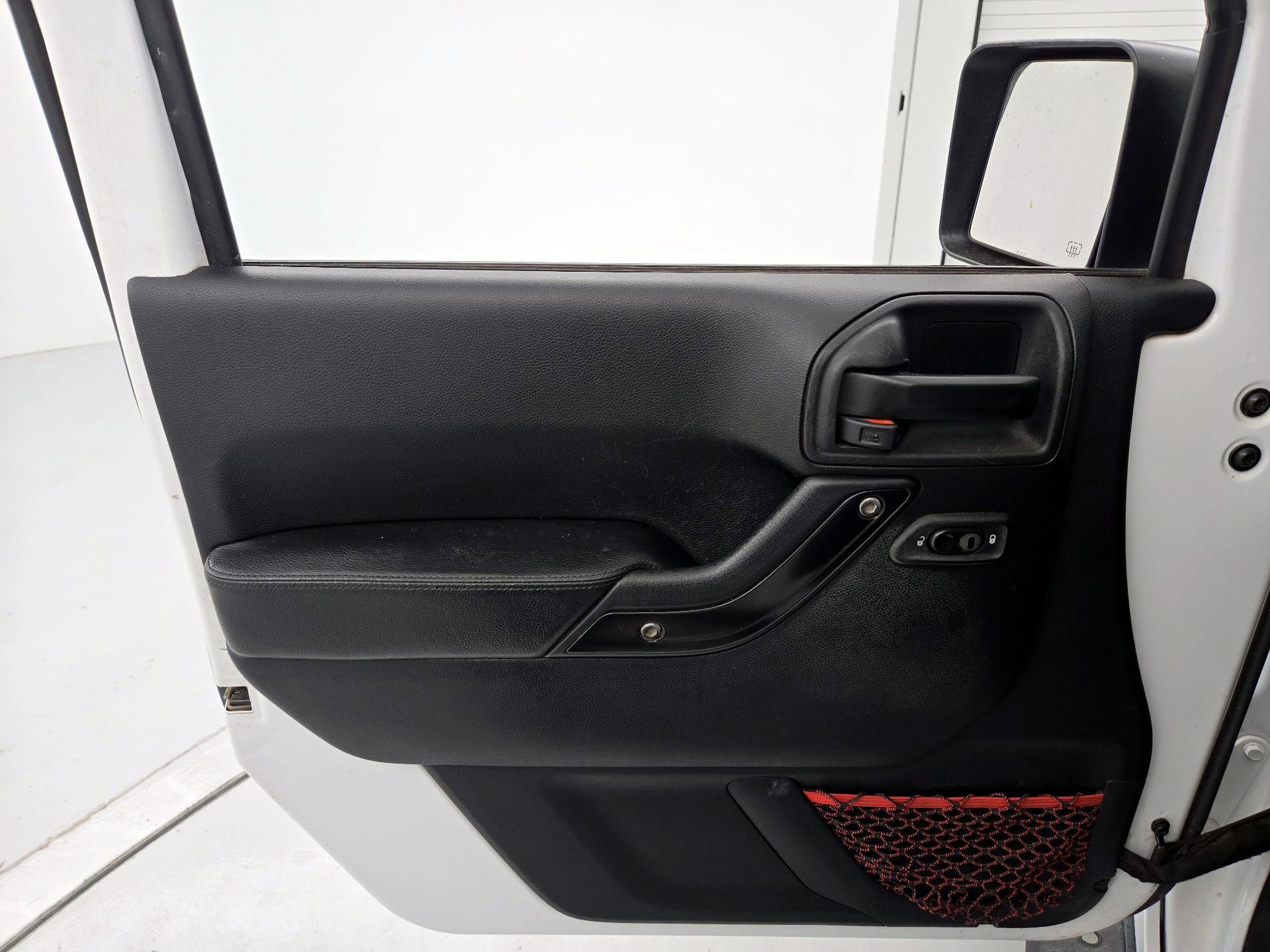 Thumbnail: 2017 Jeep Wrangler - 12