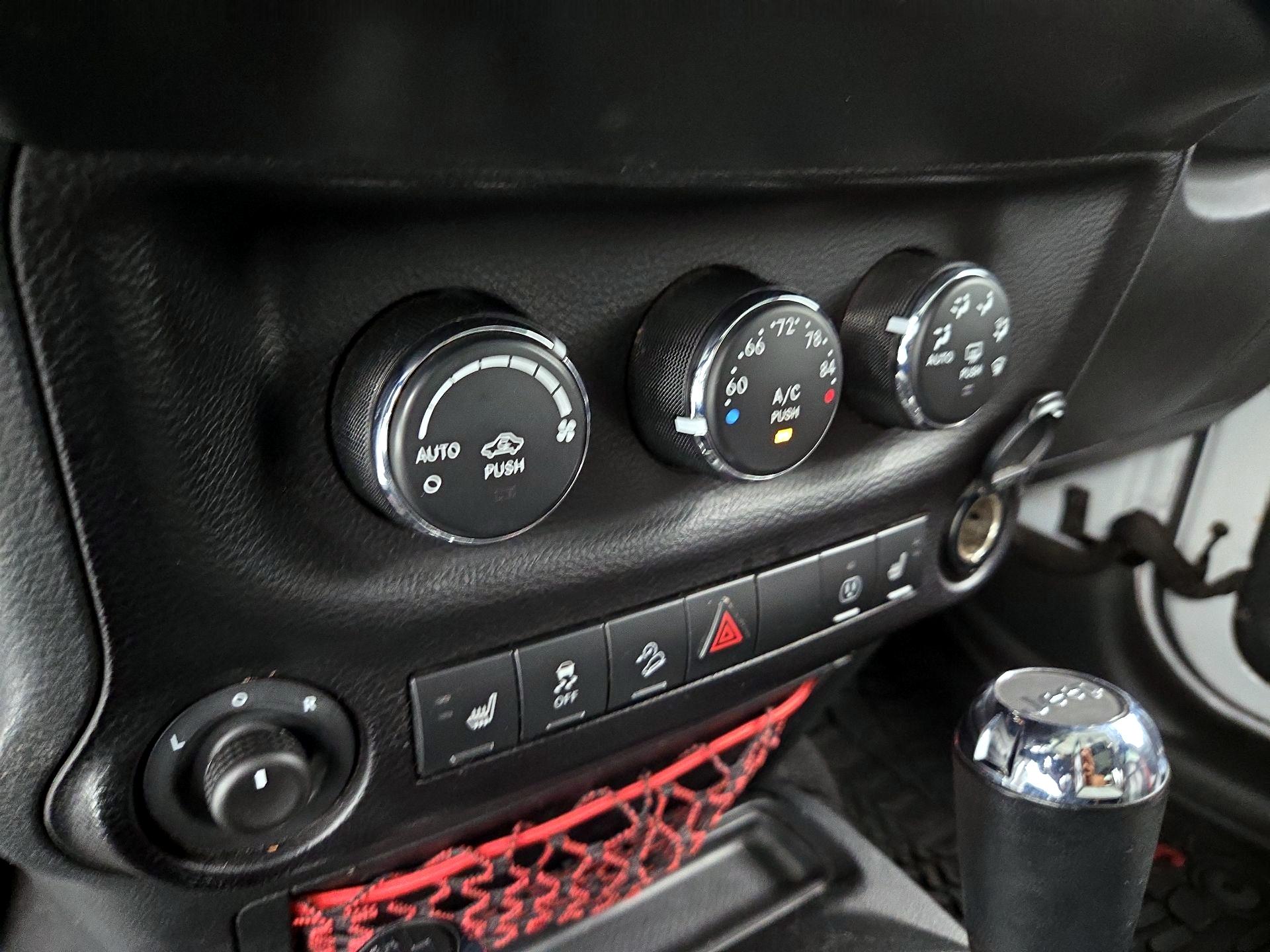Thumbnail: 2017 Jeep Wrangler - 15