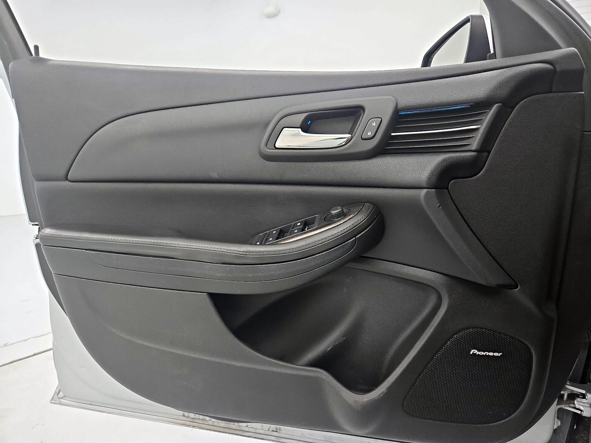 Thumbnail: 2015 Chevrolet Malibu - 12