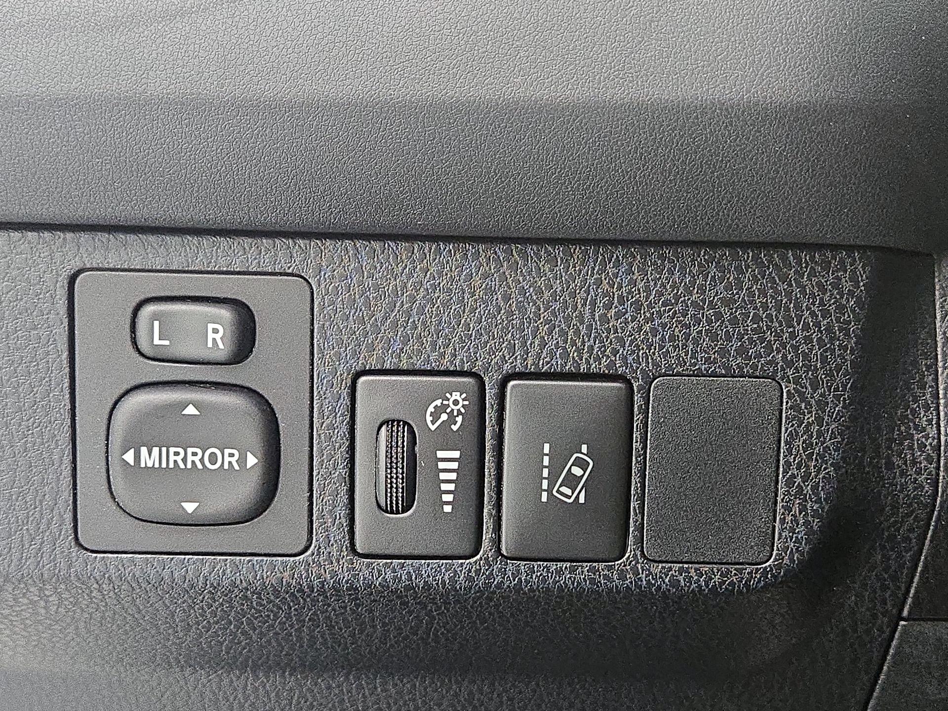 Thumbnail: 2018 Toyota RAV4 - 13