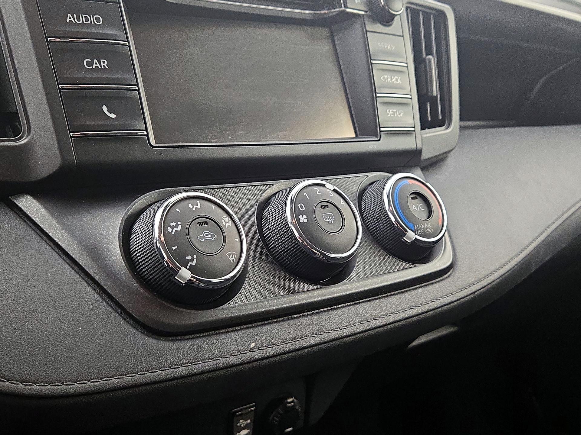 Thumbnail: 2018 Toyota RAV4 - 16