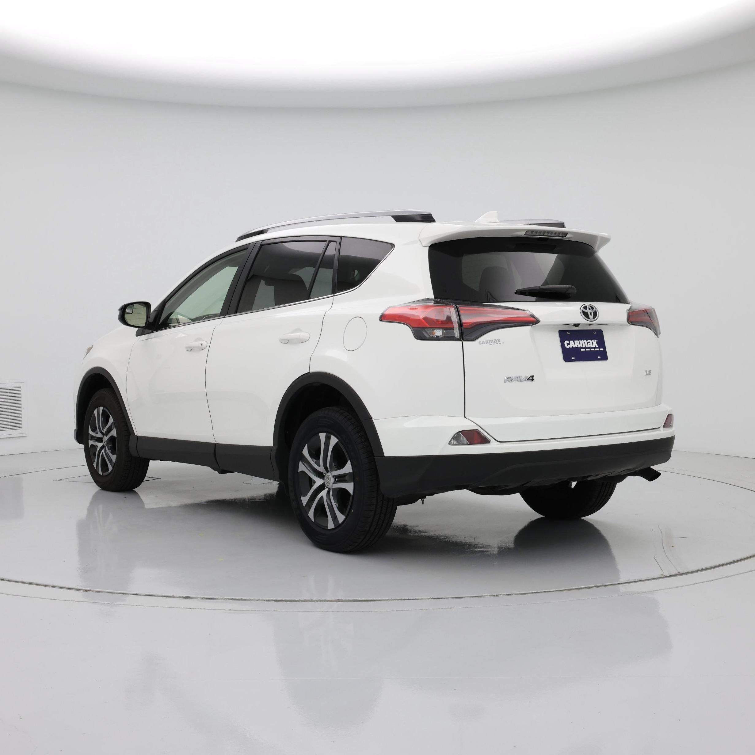 Thumbnail: 2018 Toyota RAV4 - 2