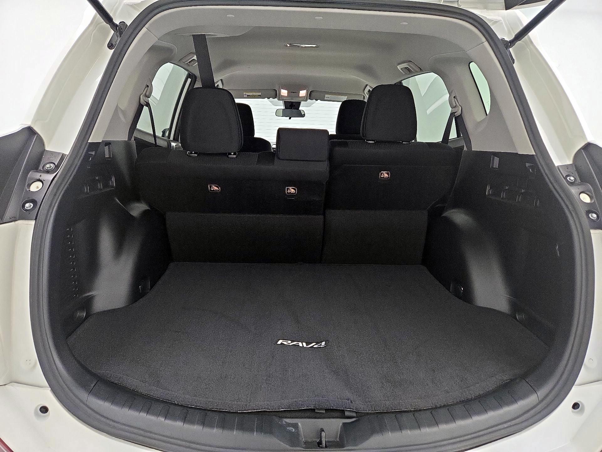 Thumbnail: 2018 Toyota RAV4 - 20
