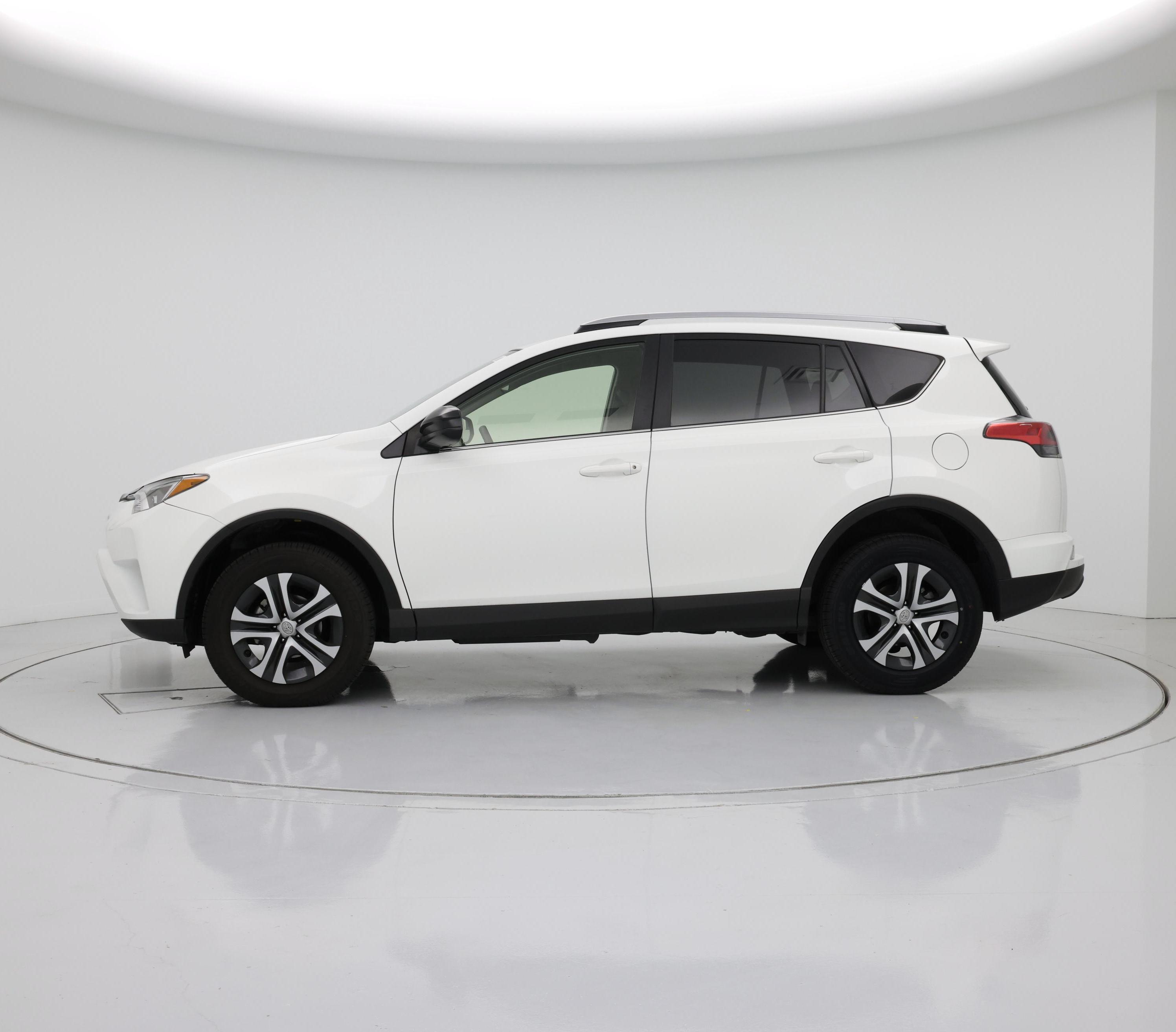 Thumbnail: 2018 Toyota RAV4 - 3