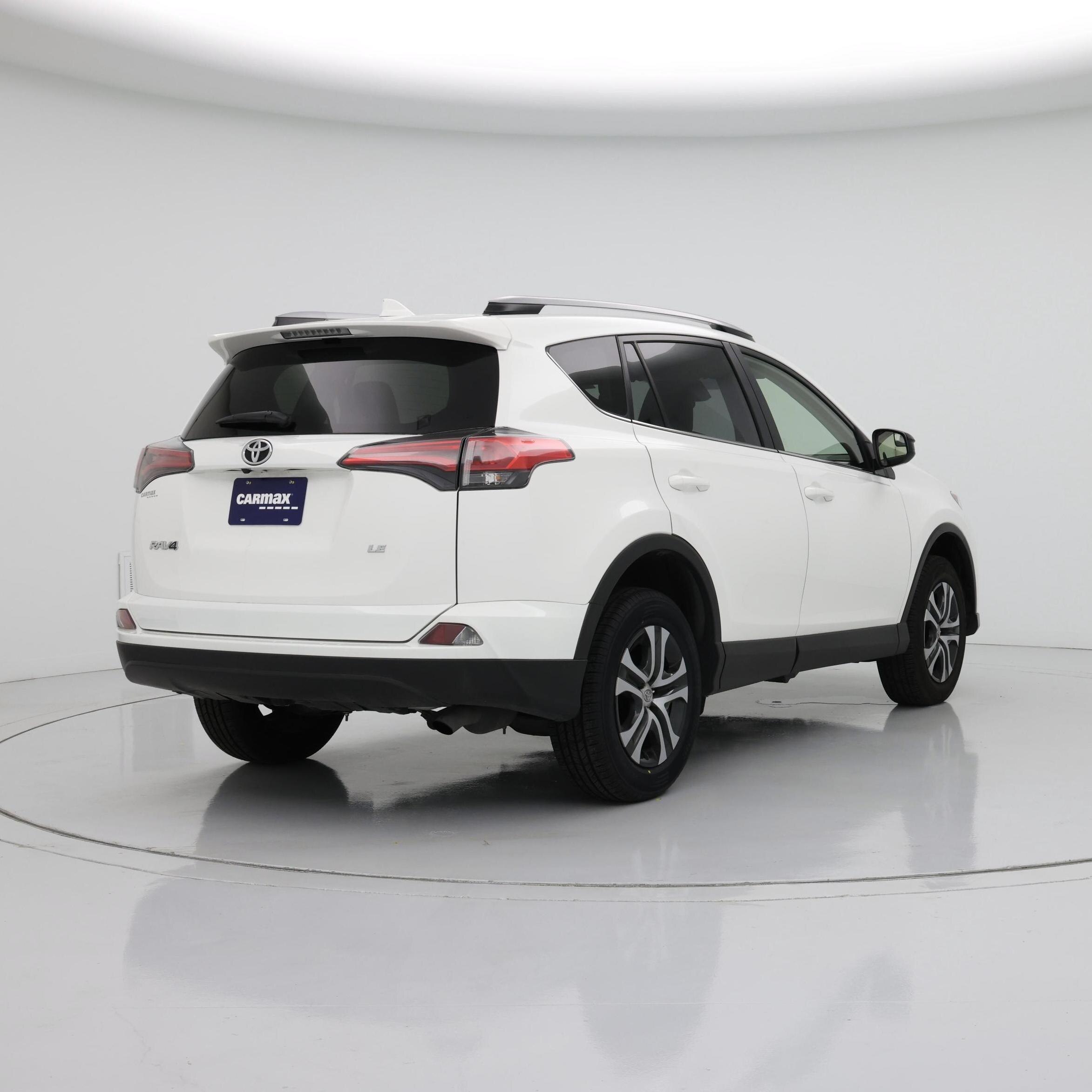 Thumbnail: 2018 Toyota RAV4 - 8