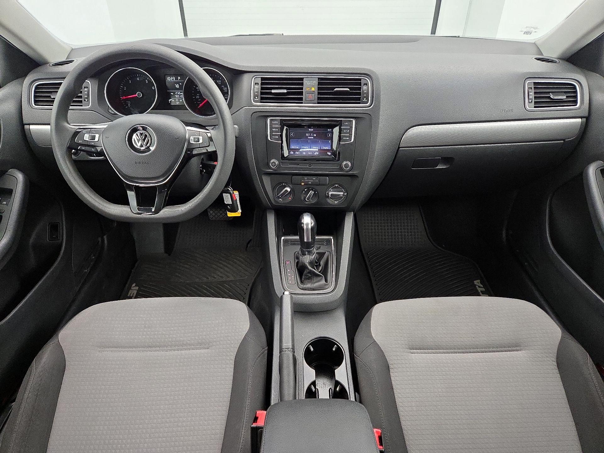 Thumbnail: 2017 Volkswagen Jetta - 9