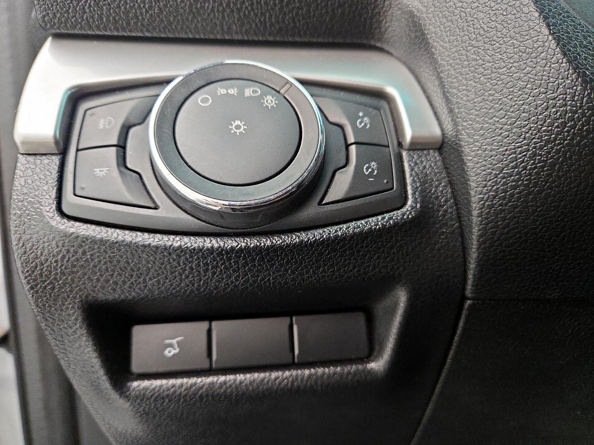 Thumbnail: 2016 Ford Explorer - 13