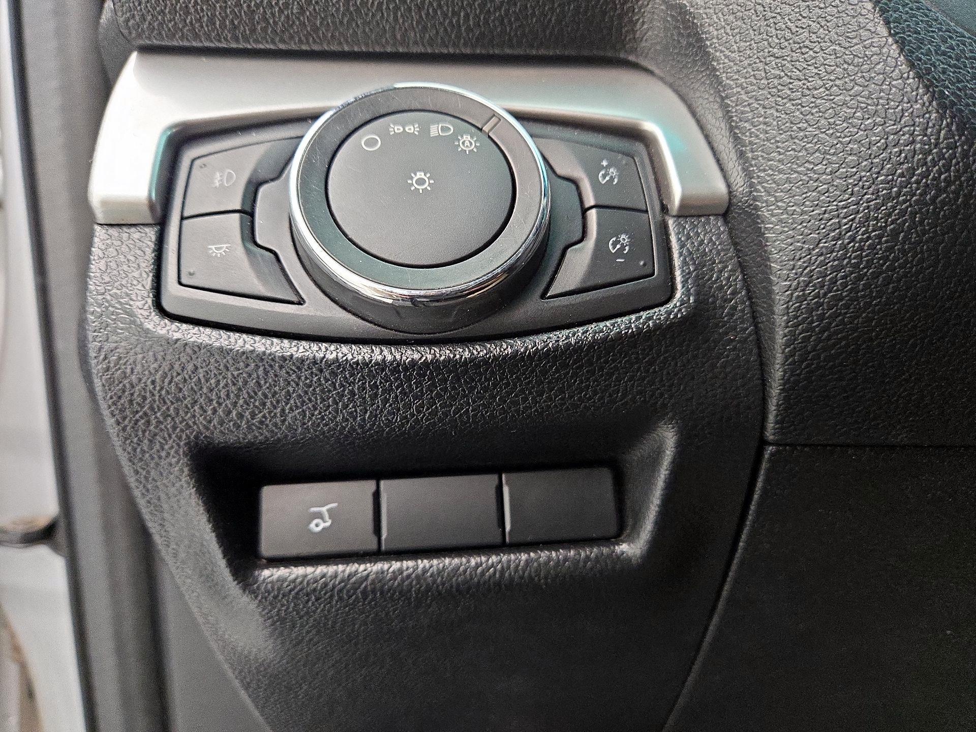 Thumbnail: 2016 Ford Explorer - 19