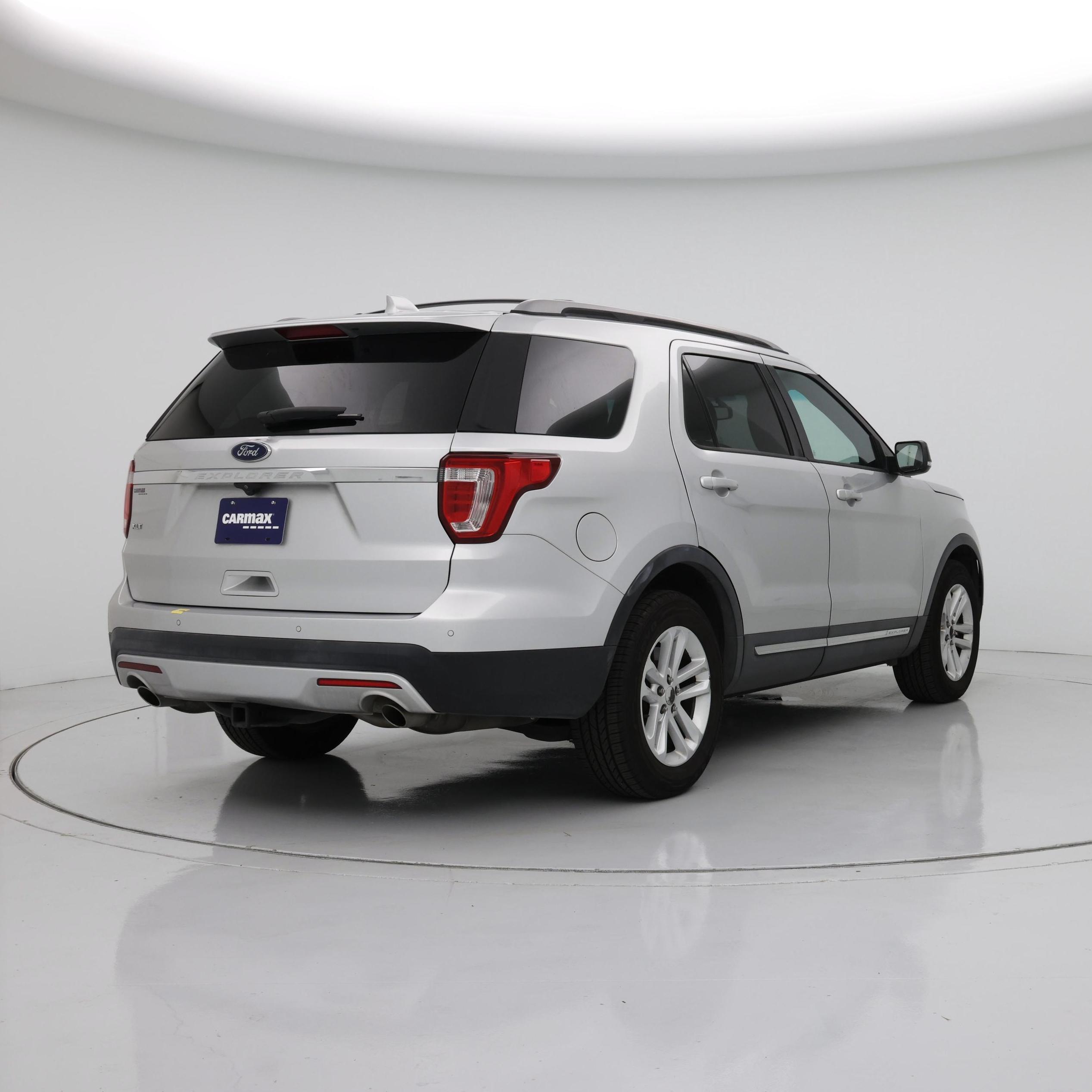 Thumbnail: 2016 Ford Explorer - 8