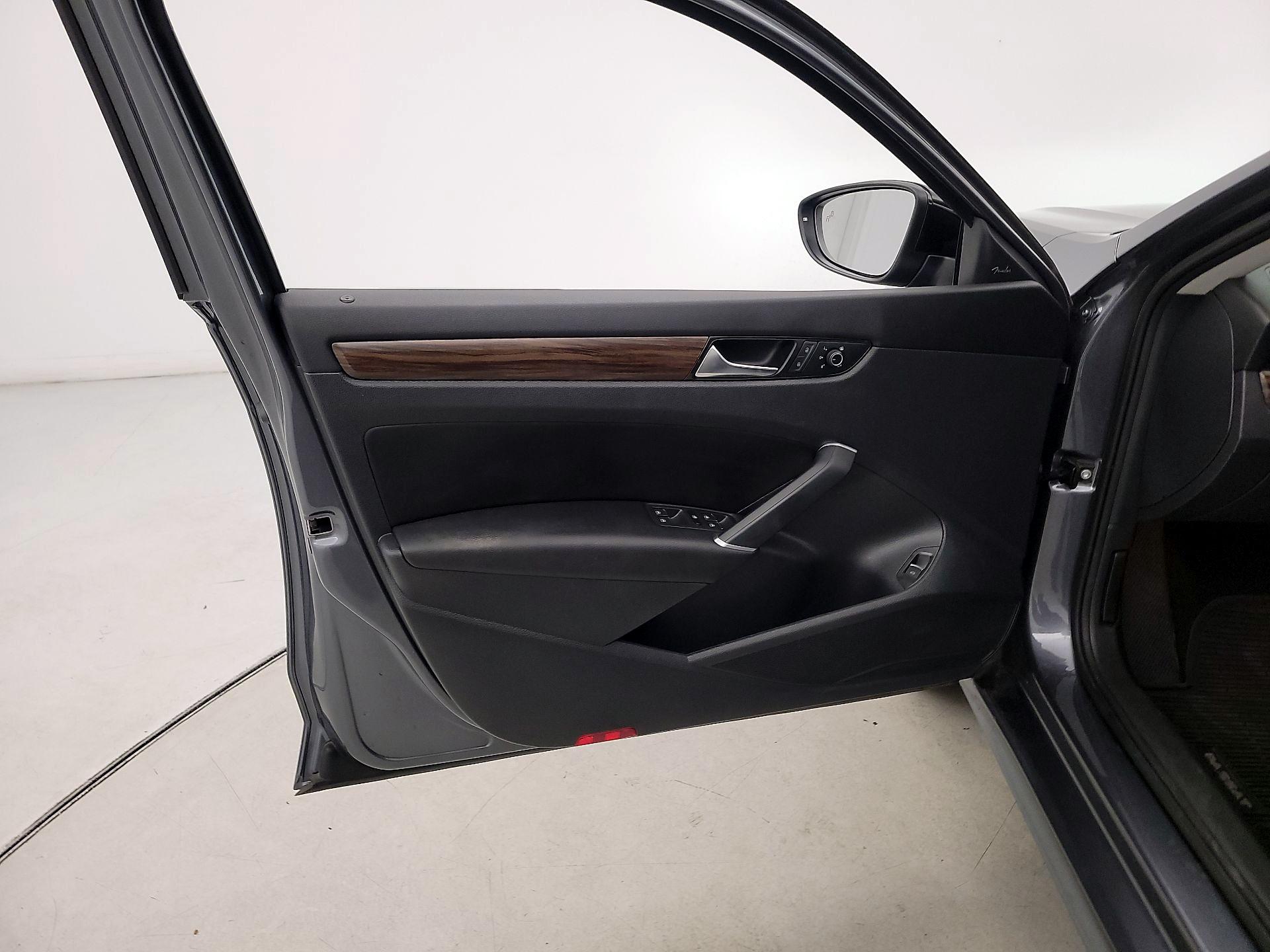 Thumbnail: 2022 Volkswagen Passat - 12