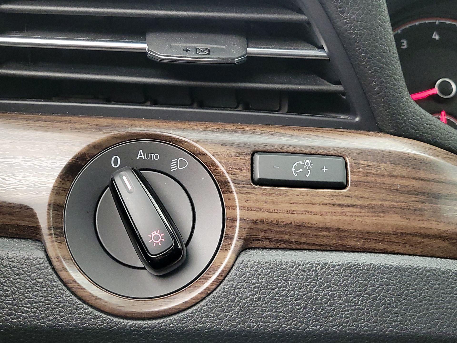 Thumbnail: 2022 Volkswagen Passat - 13