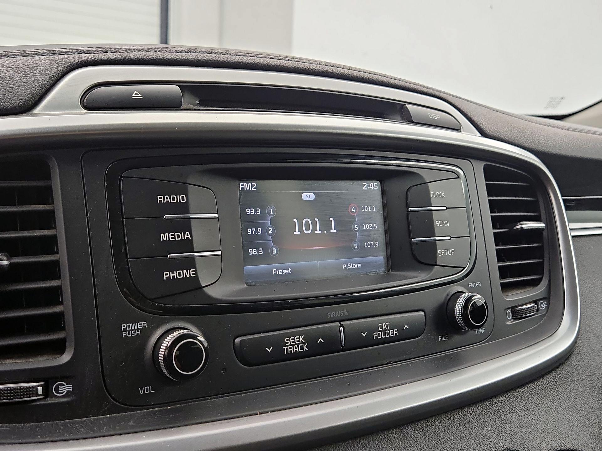 Thumbnail: 2017 Kia Sorento - 15