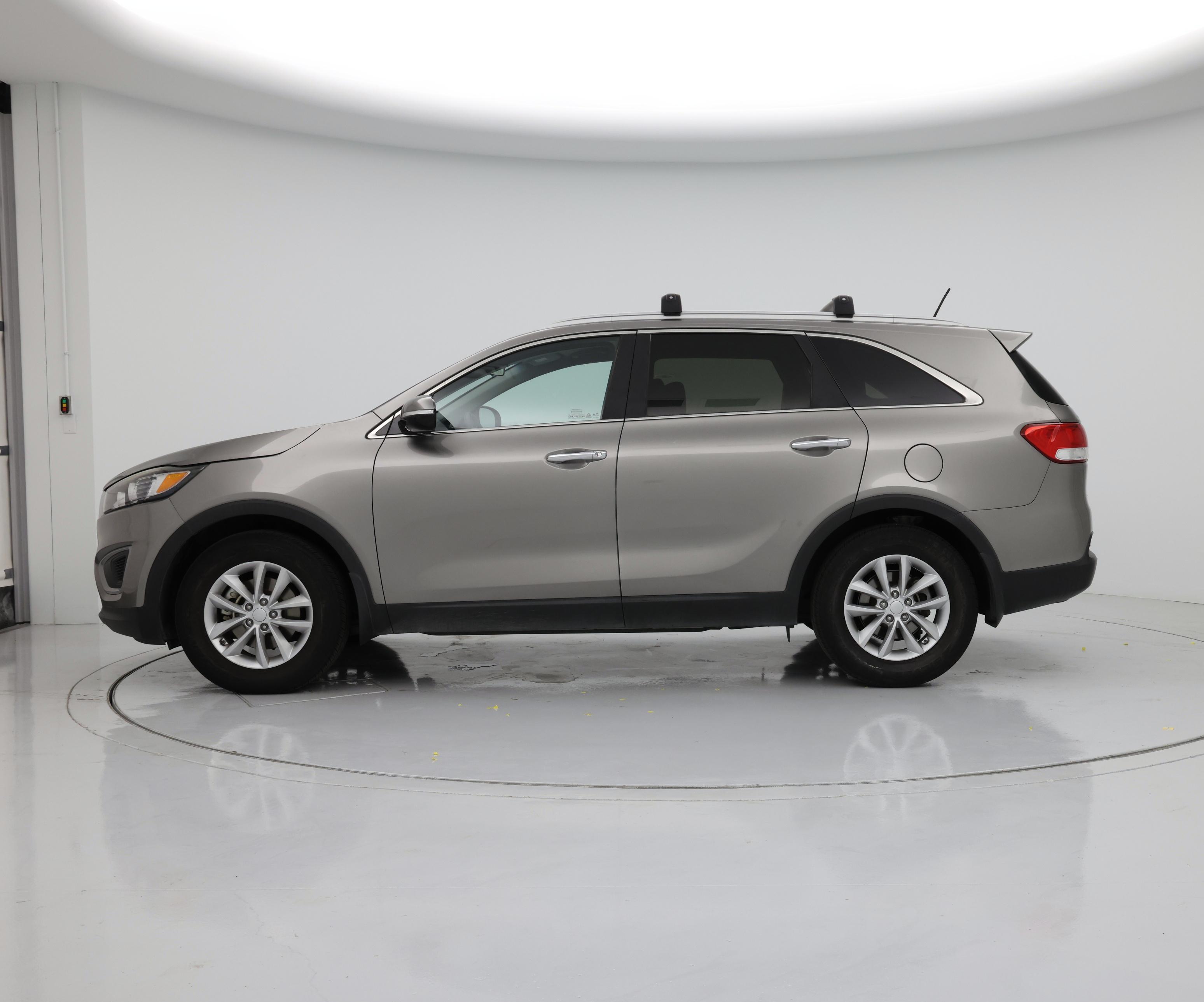 Thumbnail: 2017 Kia Sorento - 3