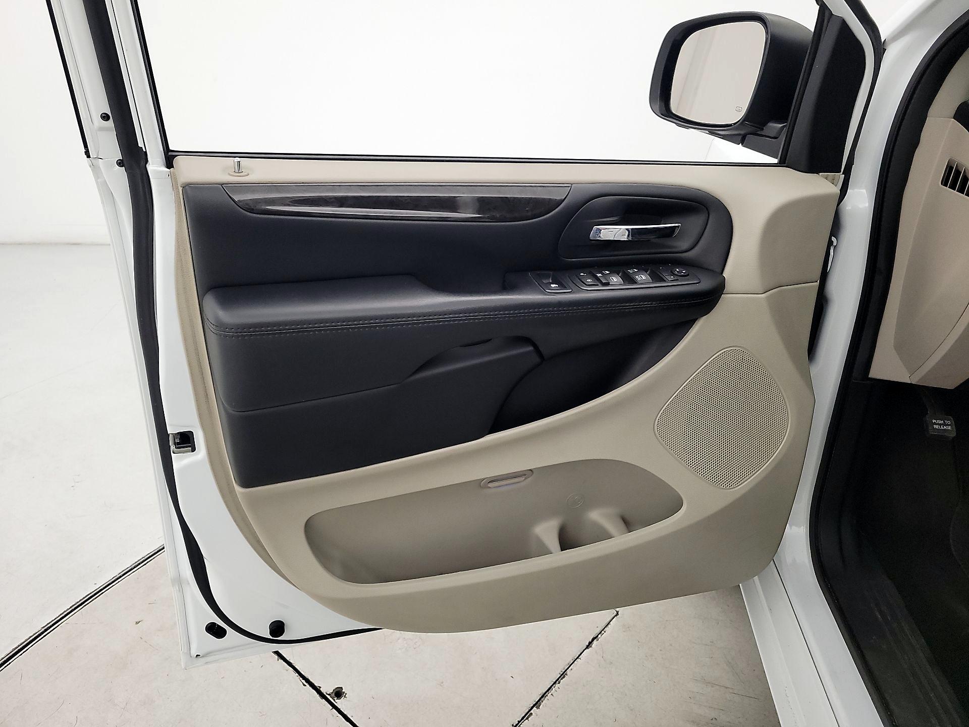 Thumbnail: 2019 Dodge Grand Caravan - 12