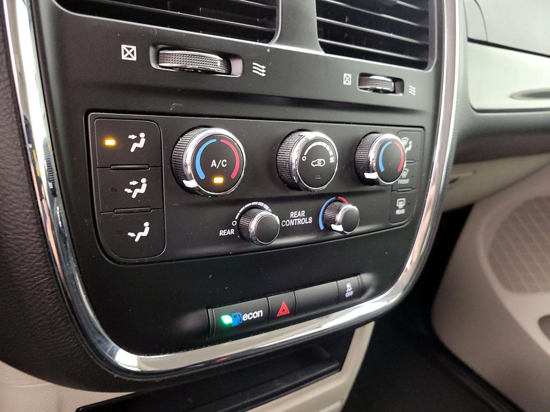 Thumbnail: 2019 Dodge Grand Caravan - 16