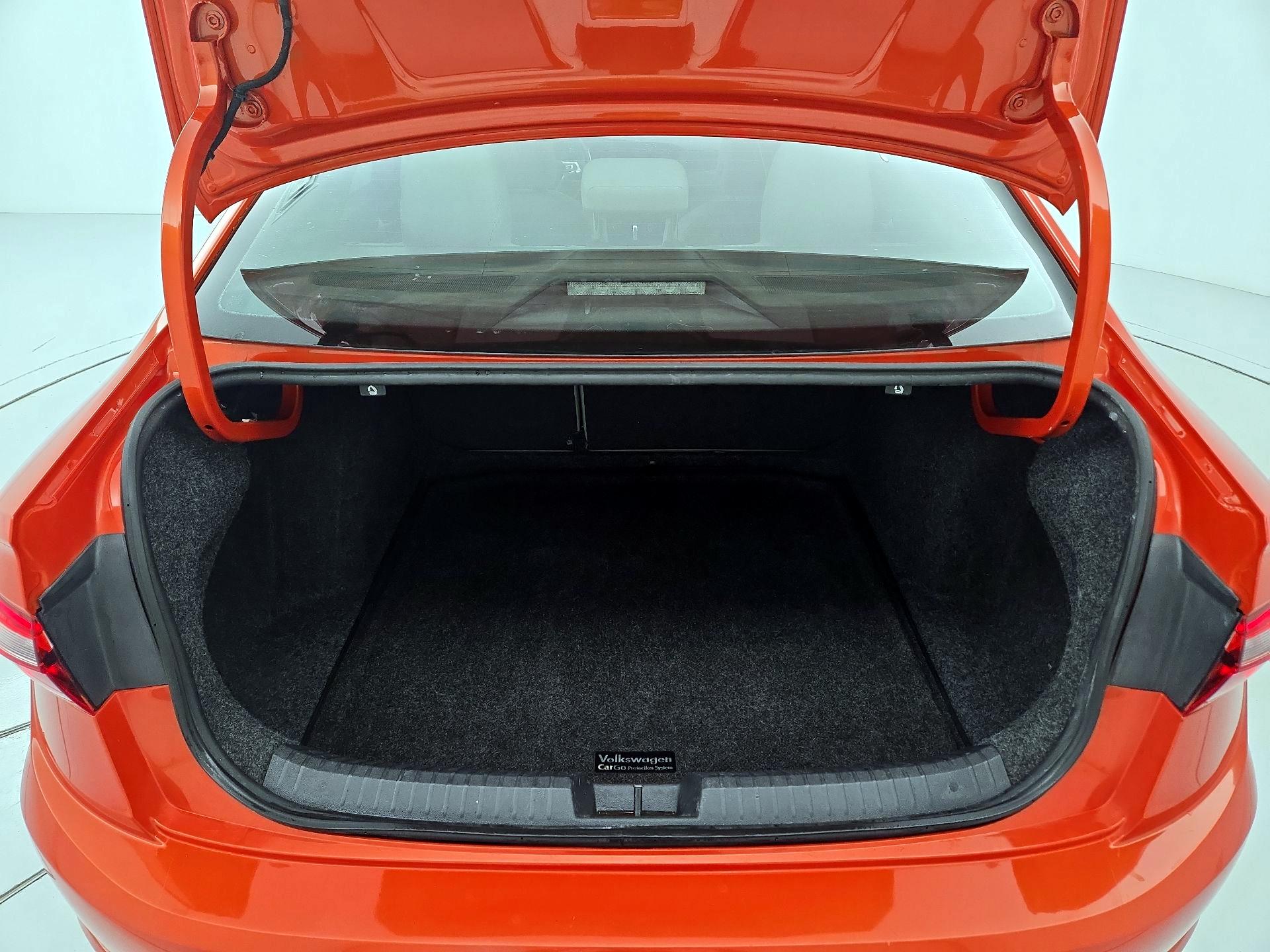 Thumbnail: 2019 Volkswagen Jetta - 20