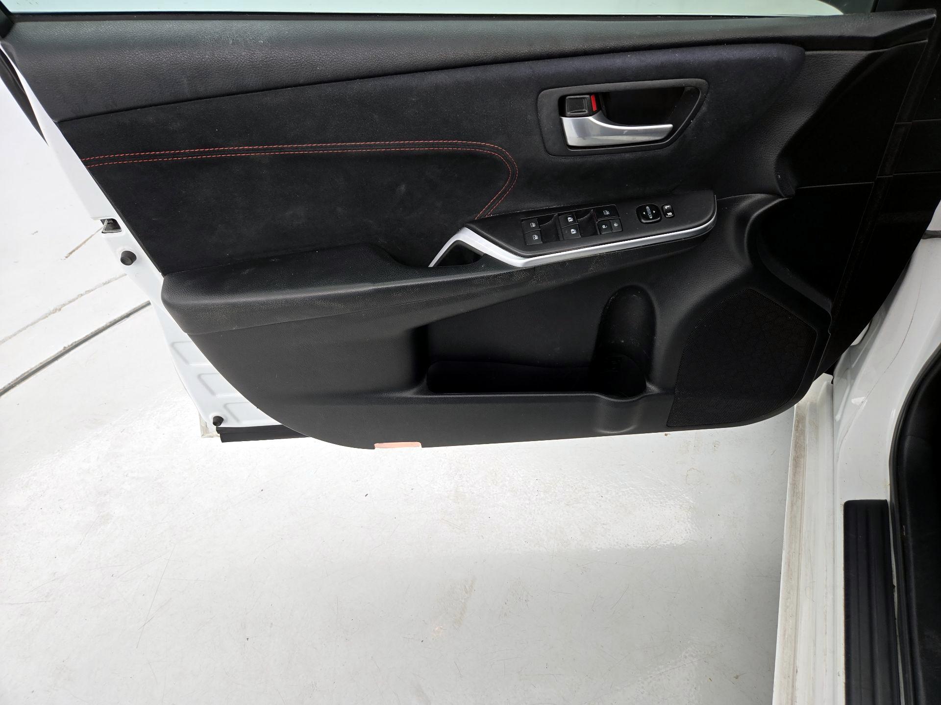 Thumbnail: 2015 Toyota Camry - 12