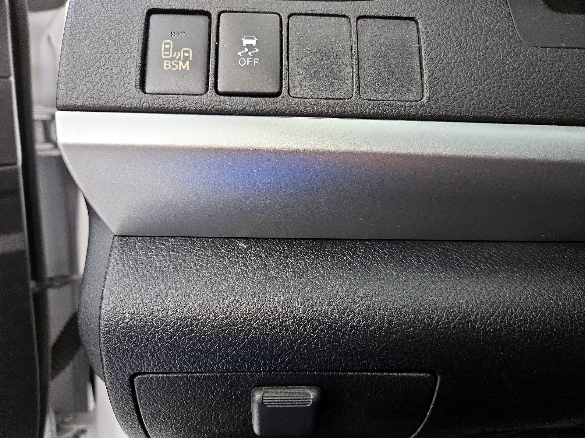 Thumbnail: 2015 Toyota Camry - 13