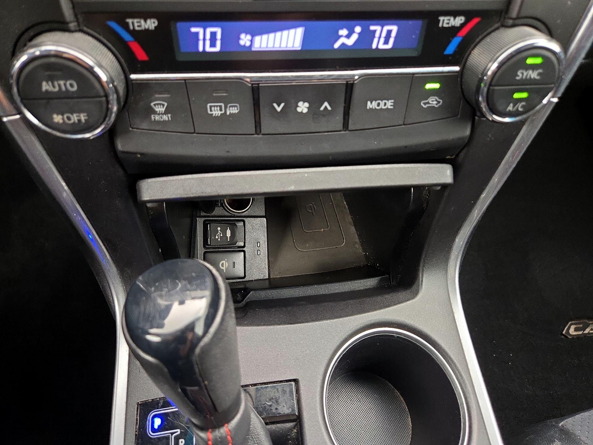 Thumbnail: 2015 Toyota Camry - 17