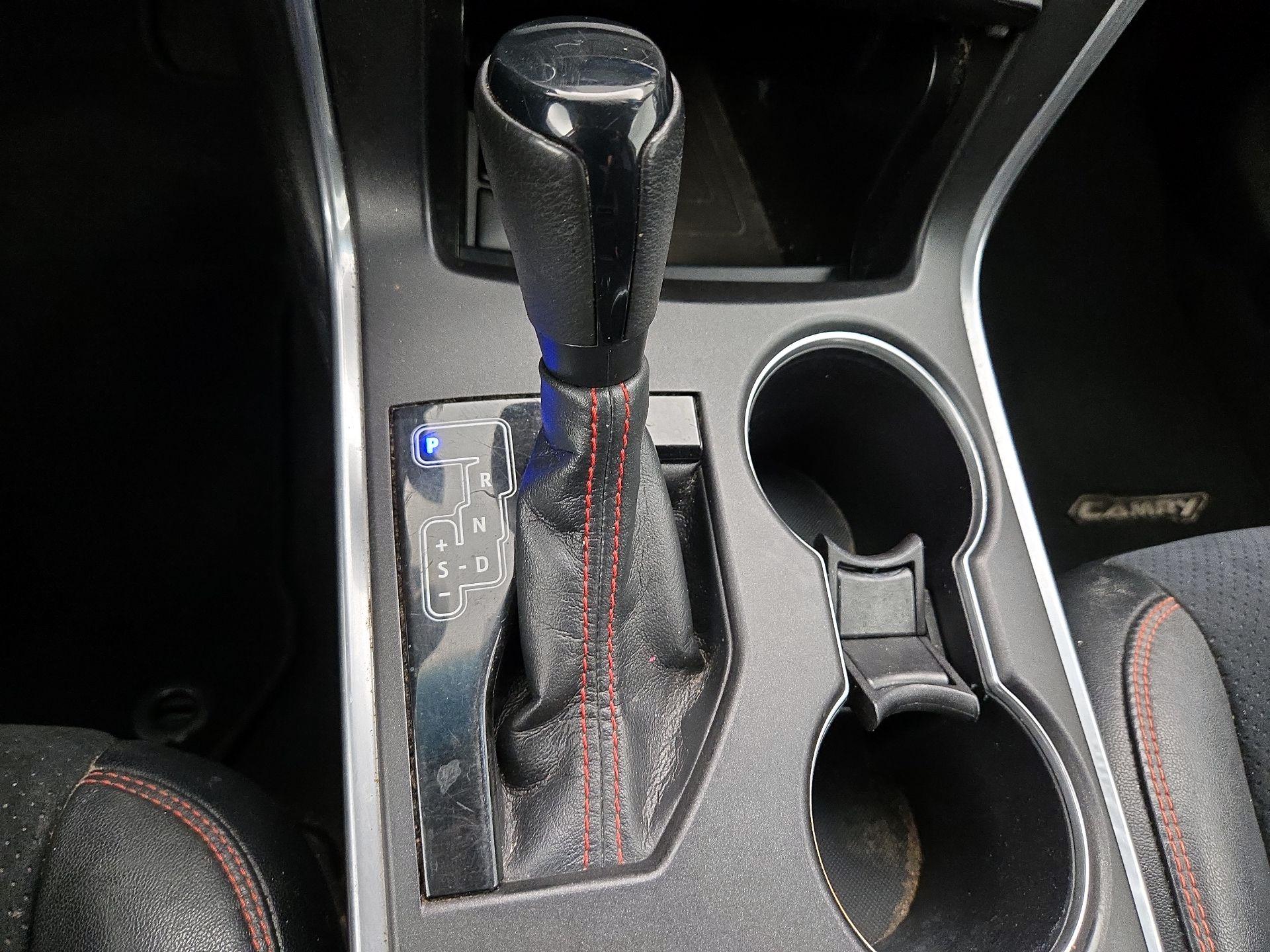Thumbnail: 2015 Toyota Camry - 18