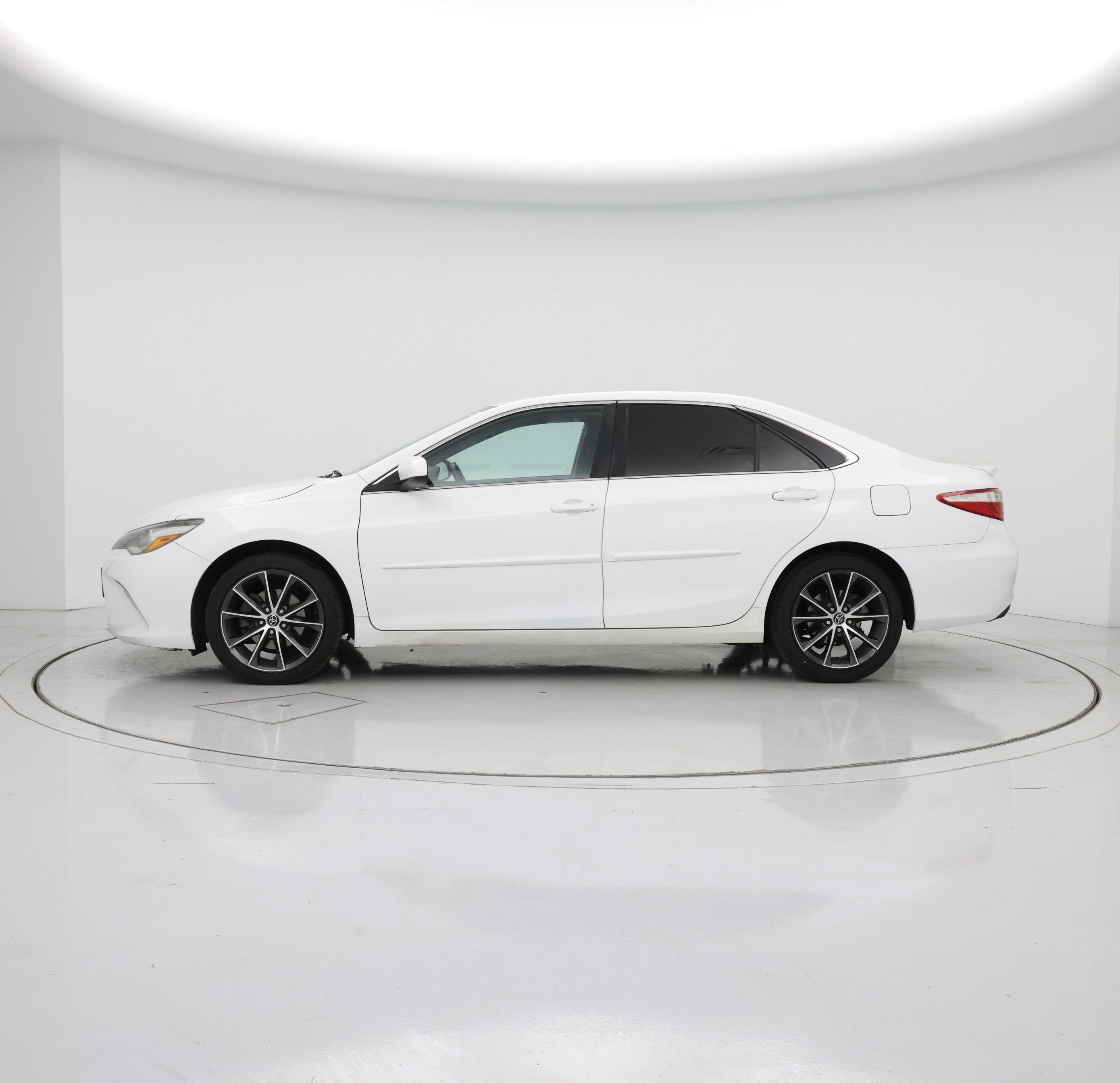 Thumbnail: 2015 Toyota Camry - 3