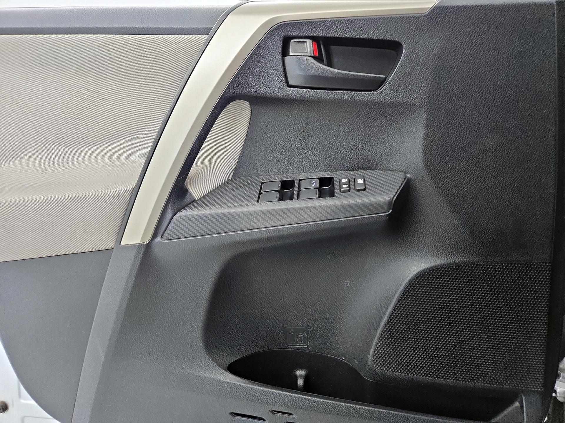 Thumbnail: 2015 Toyota RAV4 - 12