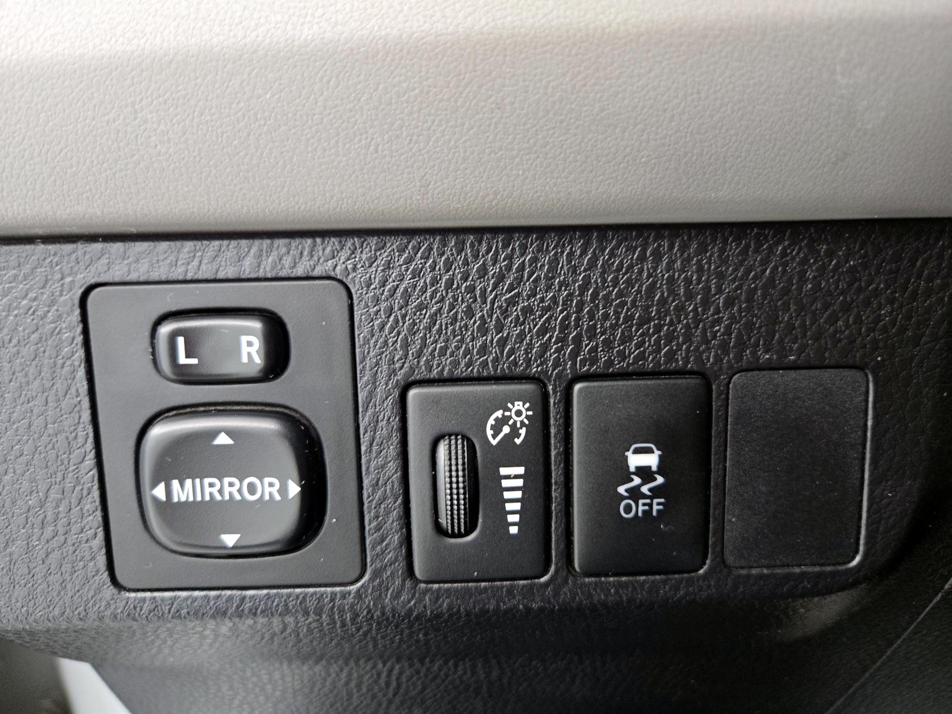 Thumbnail: 2015 Toyota RAV4 - 13
