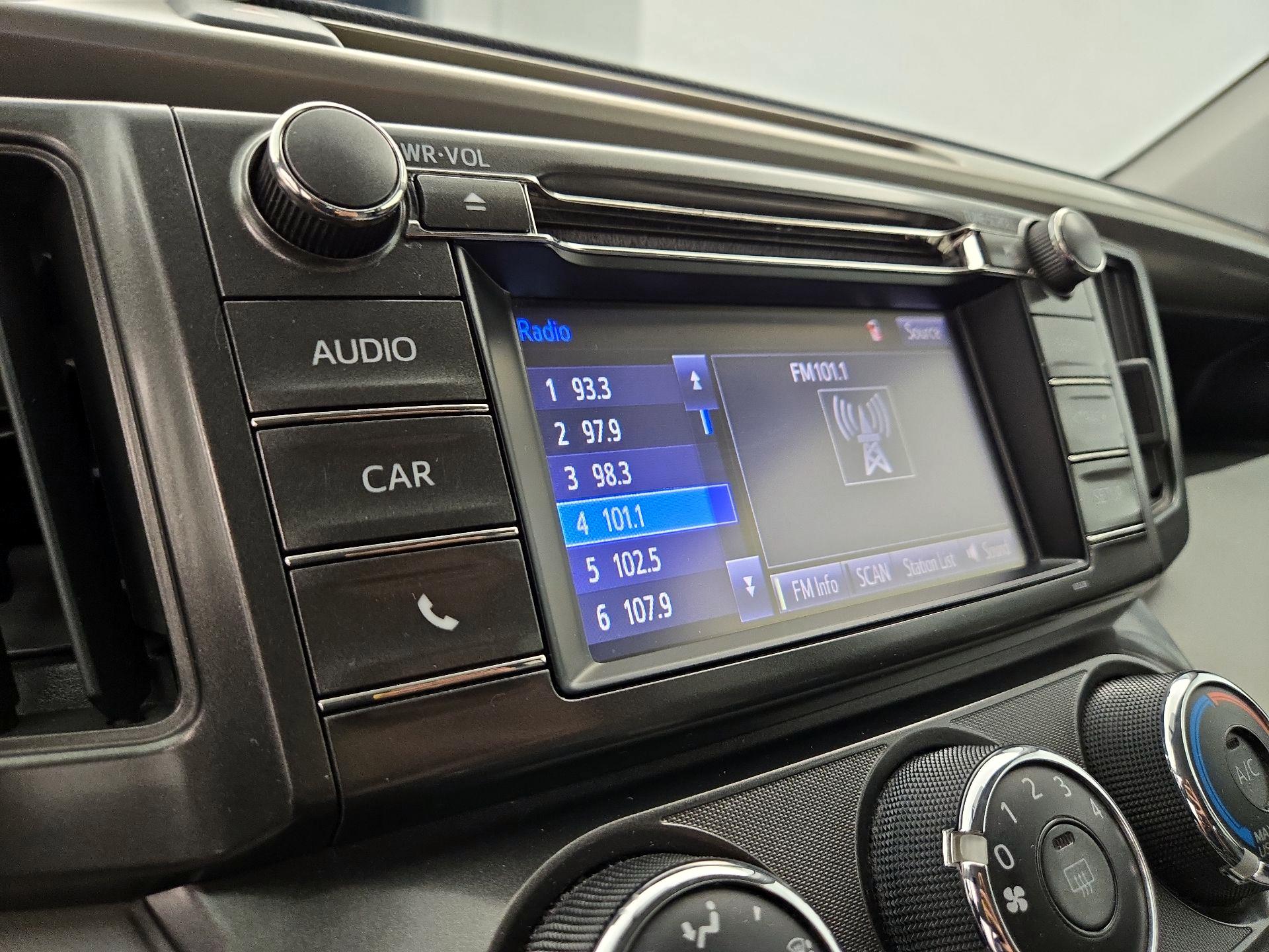 Thumbnail: 2015 Toyota RAV4 - 15