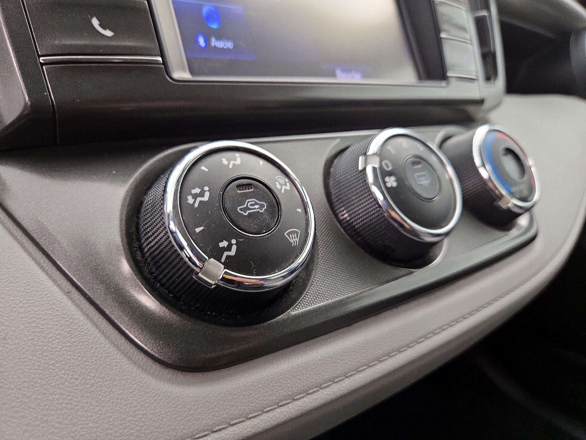 Thumbnail: 2015 Toyota RAV4 - 16