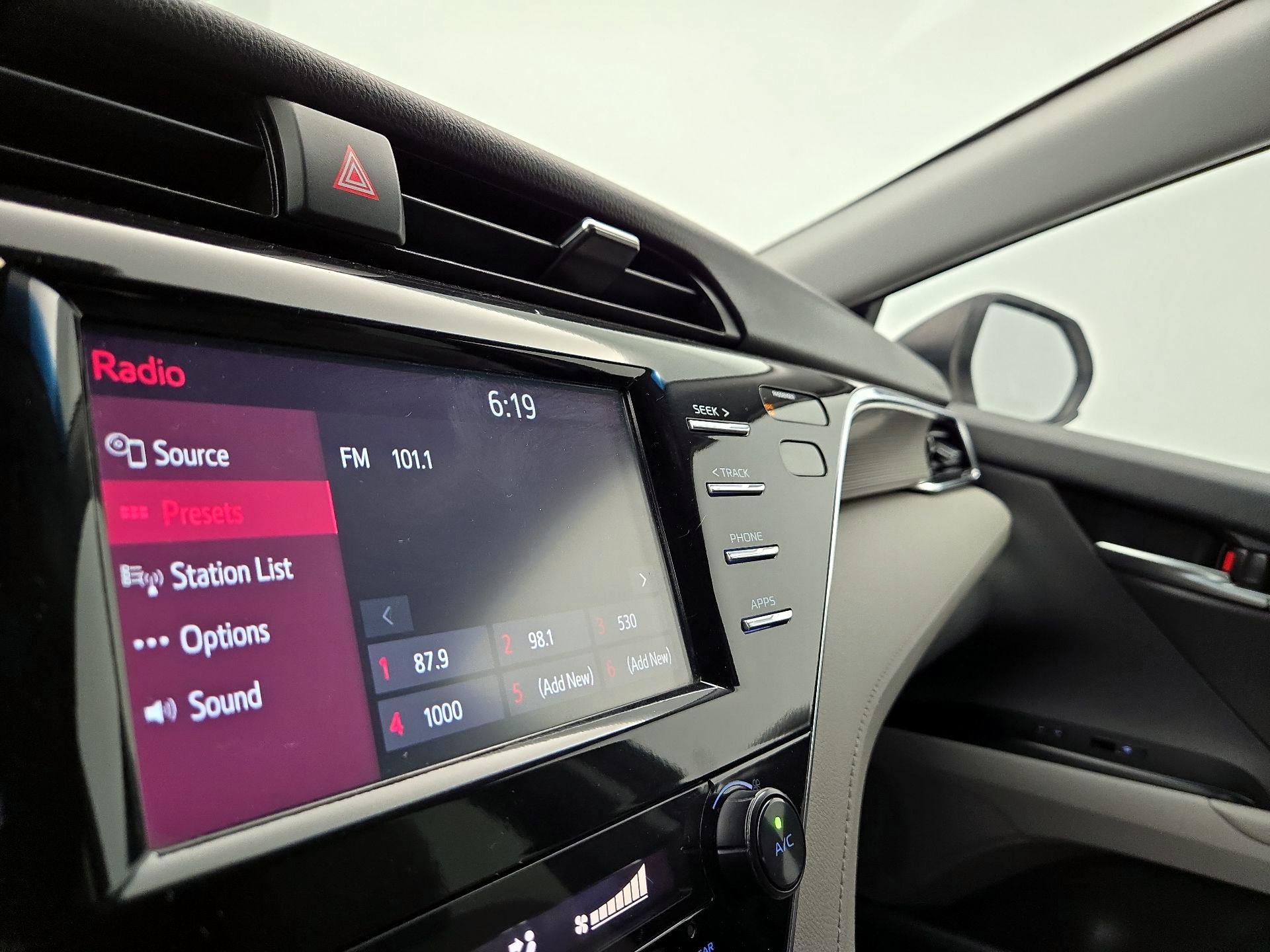 Thumbnail: 2018 Toyota Camry - 15