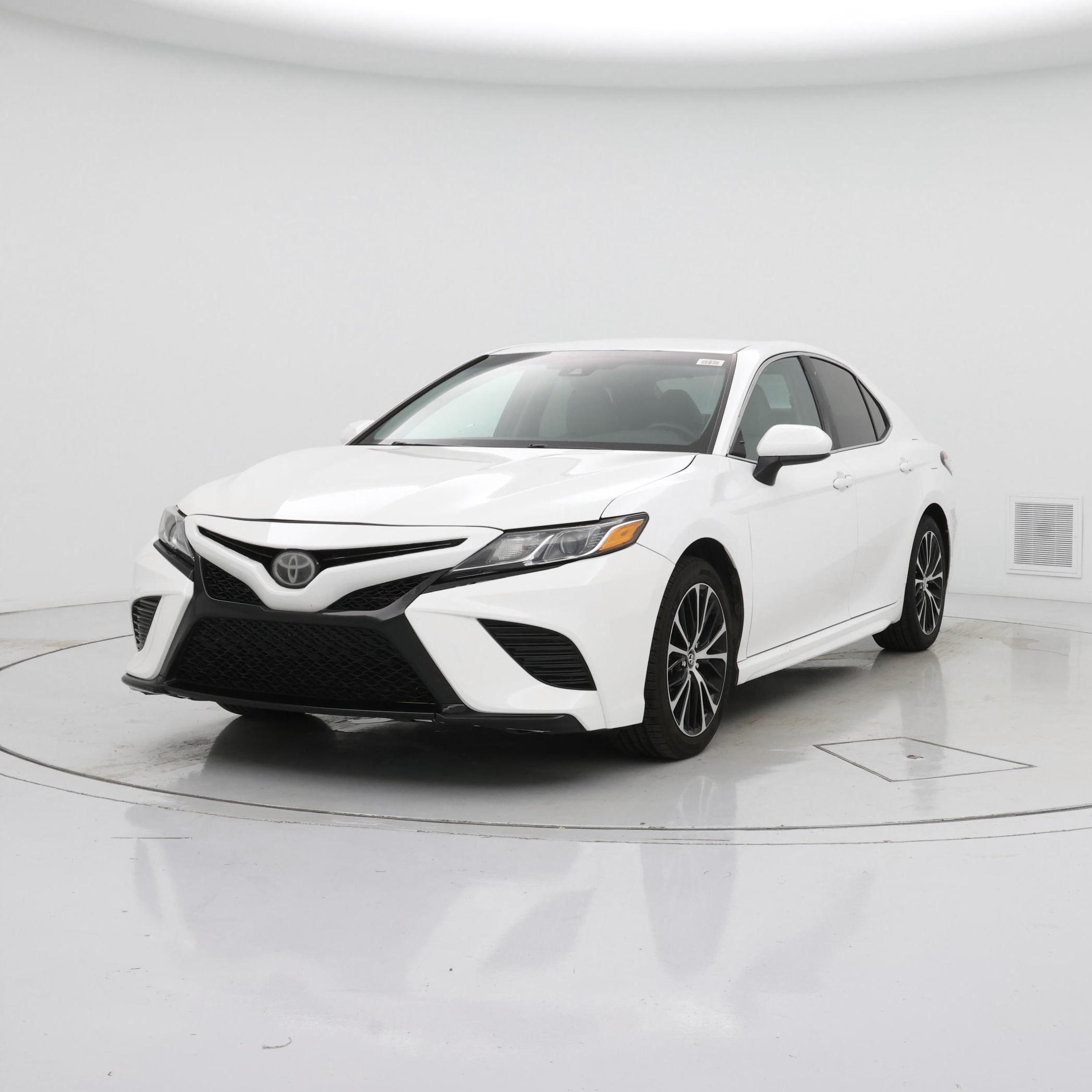 Thumbnail: 2018 Toyota Camry - 4