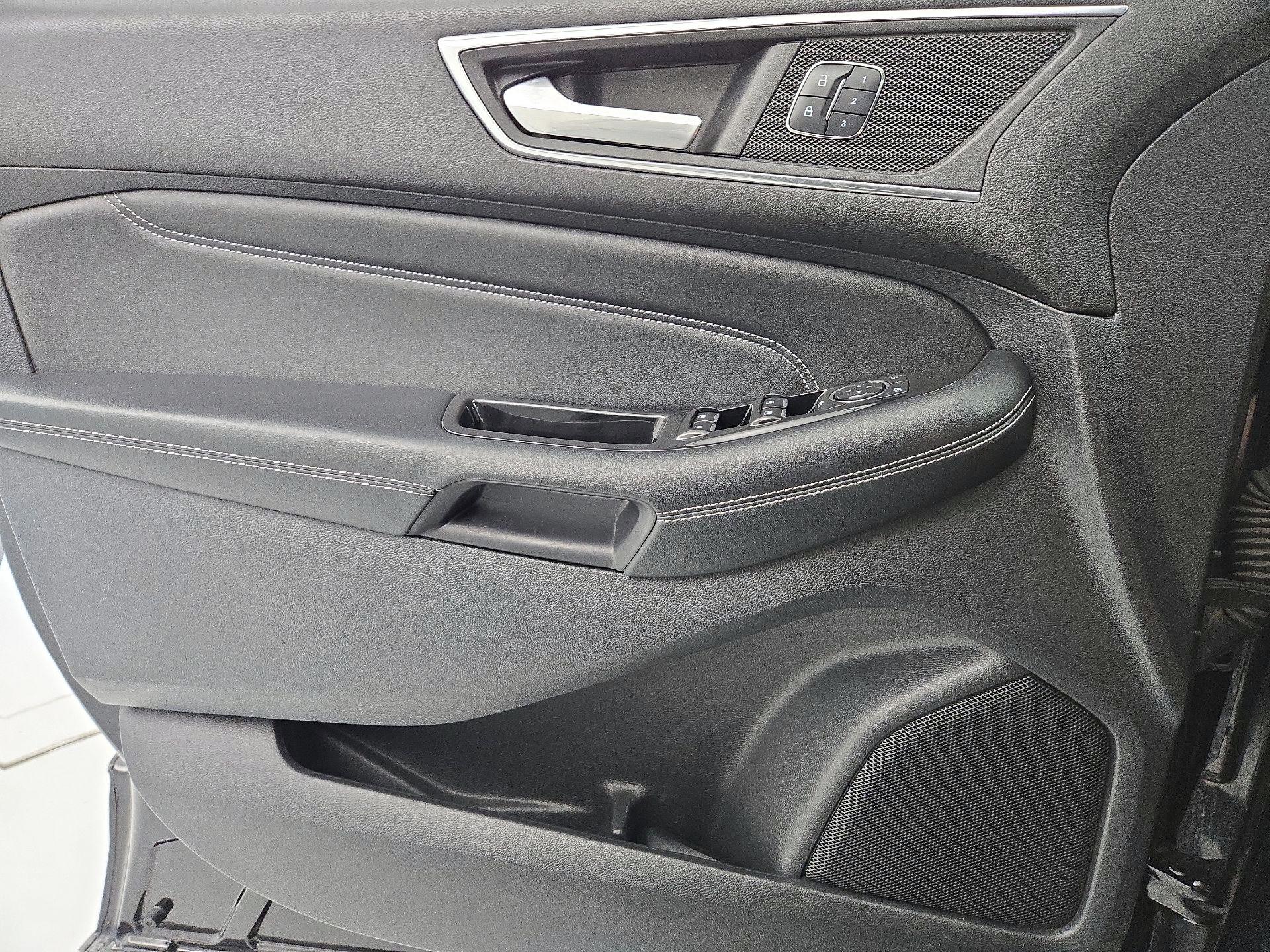 Thumbnail: 2016 Ford Edge - 12