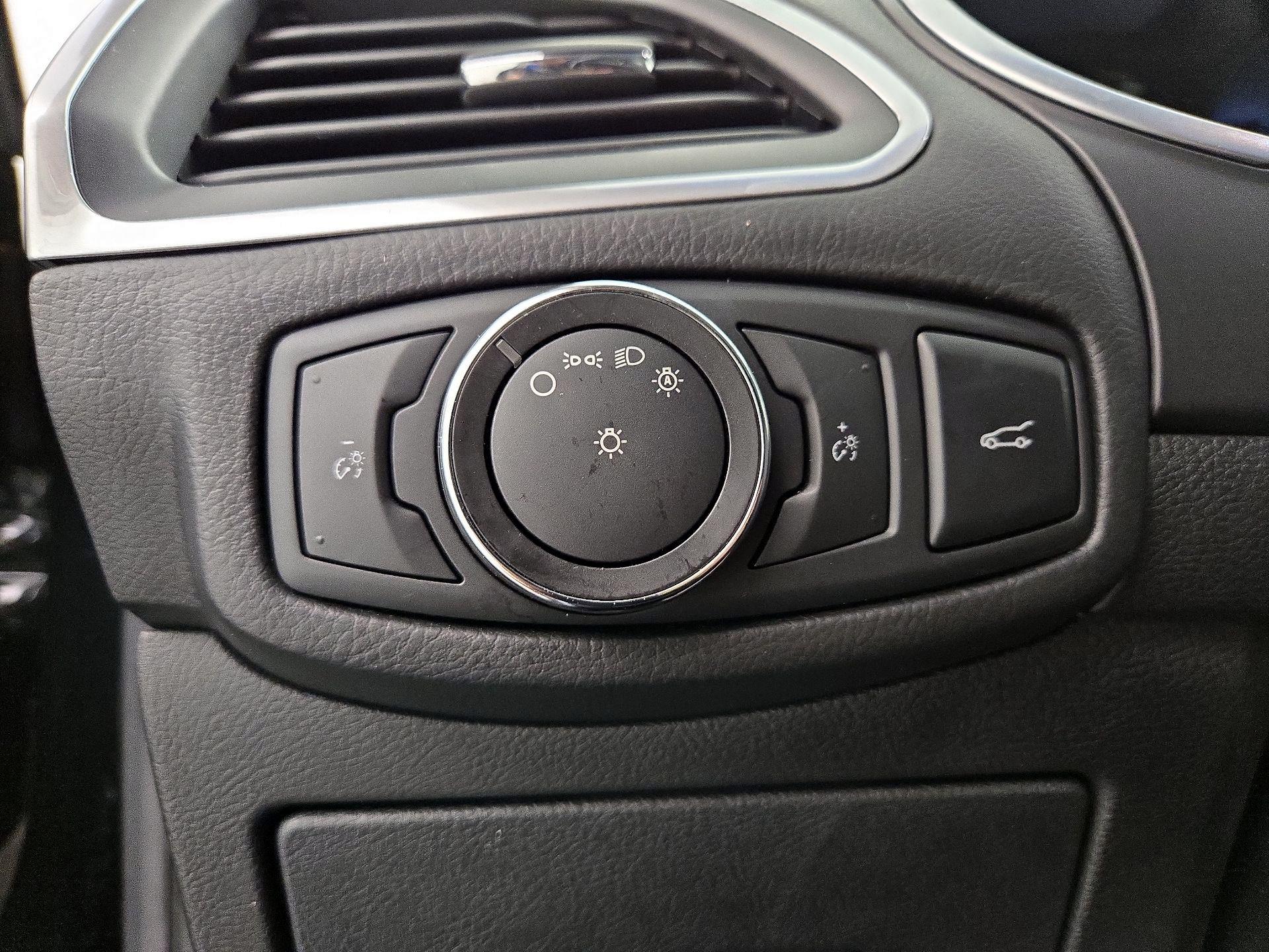 Thumbnail: 2016 Ford Edge - 13