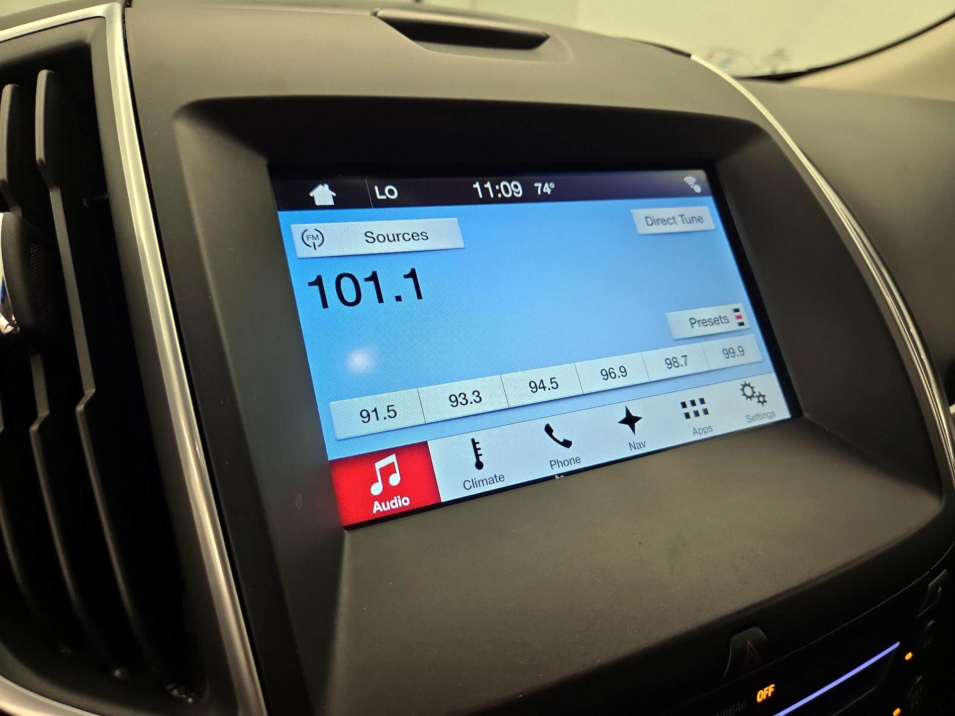 Thumbnail: 2016 Ford Edge - 16
