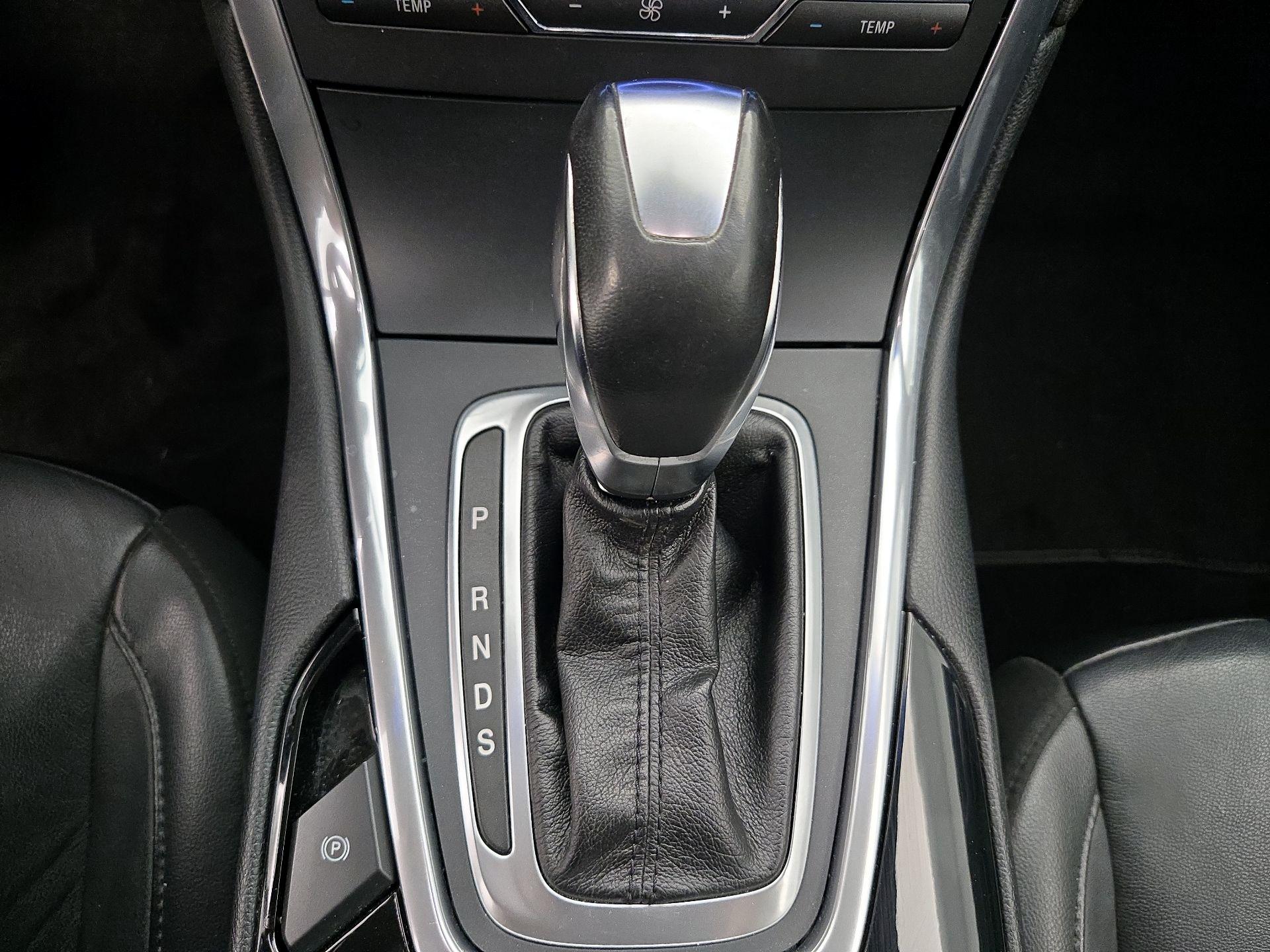 Thumbnail: 2016 Ford Edge - 18