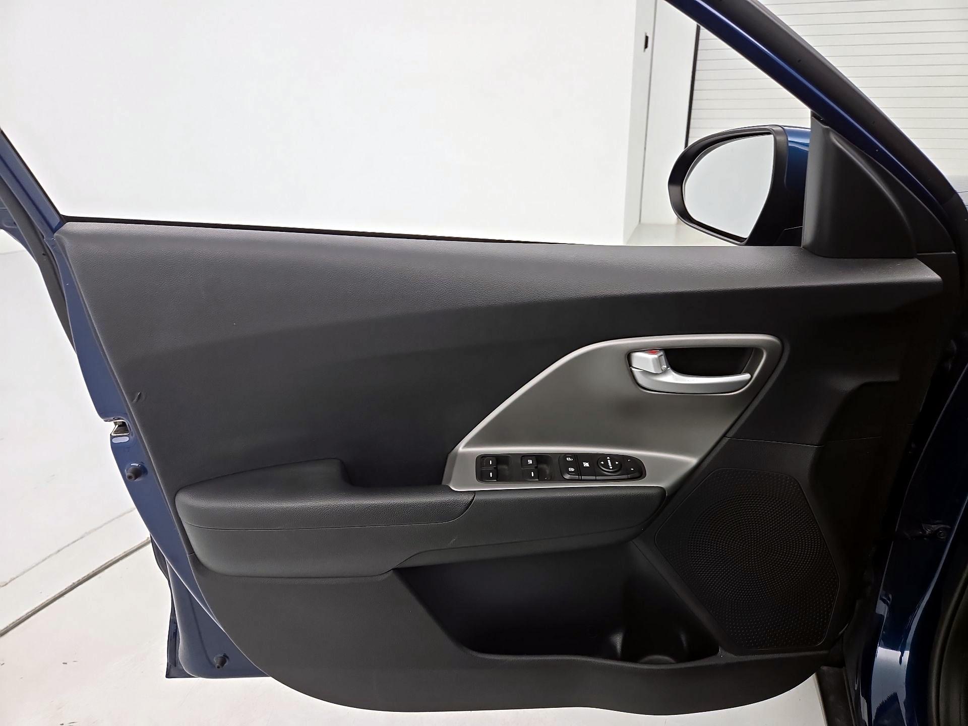 Thumbnail: 2019 Kia Niro - 12